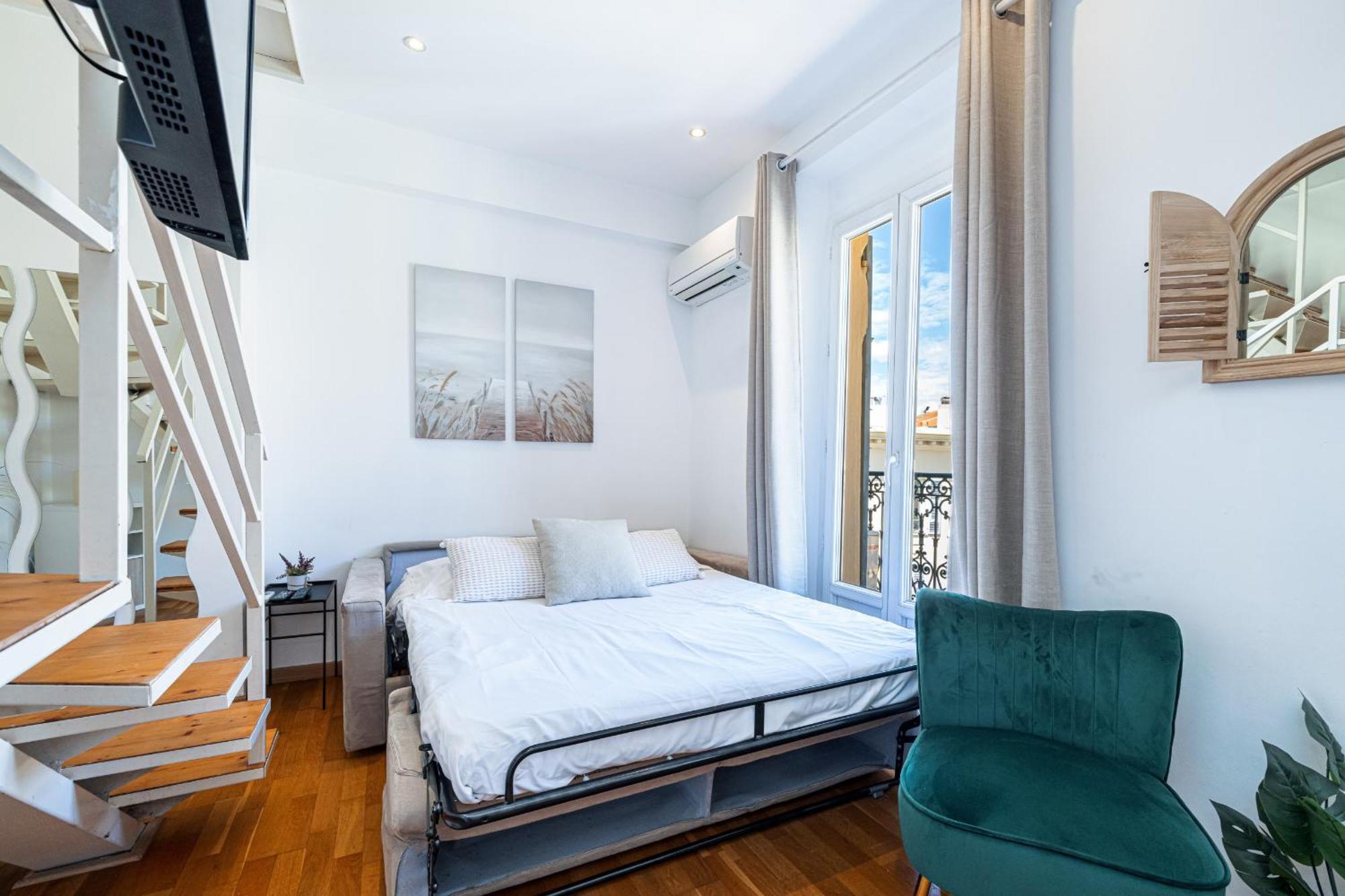Massena Street - 1 Bdr Duplex With Ac & Parking * Nice