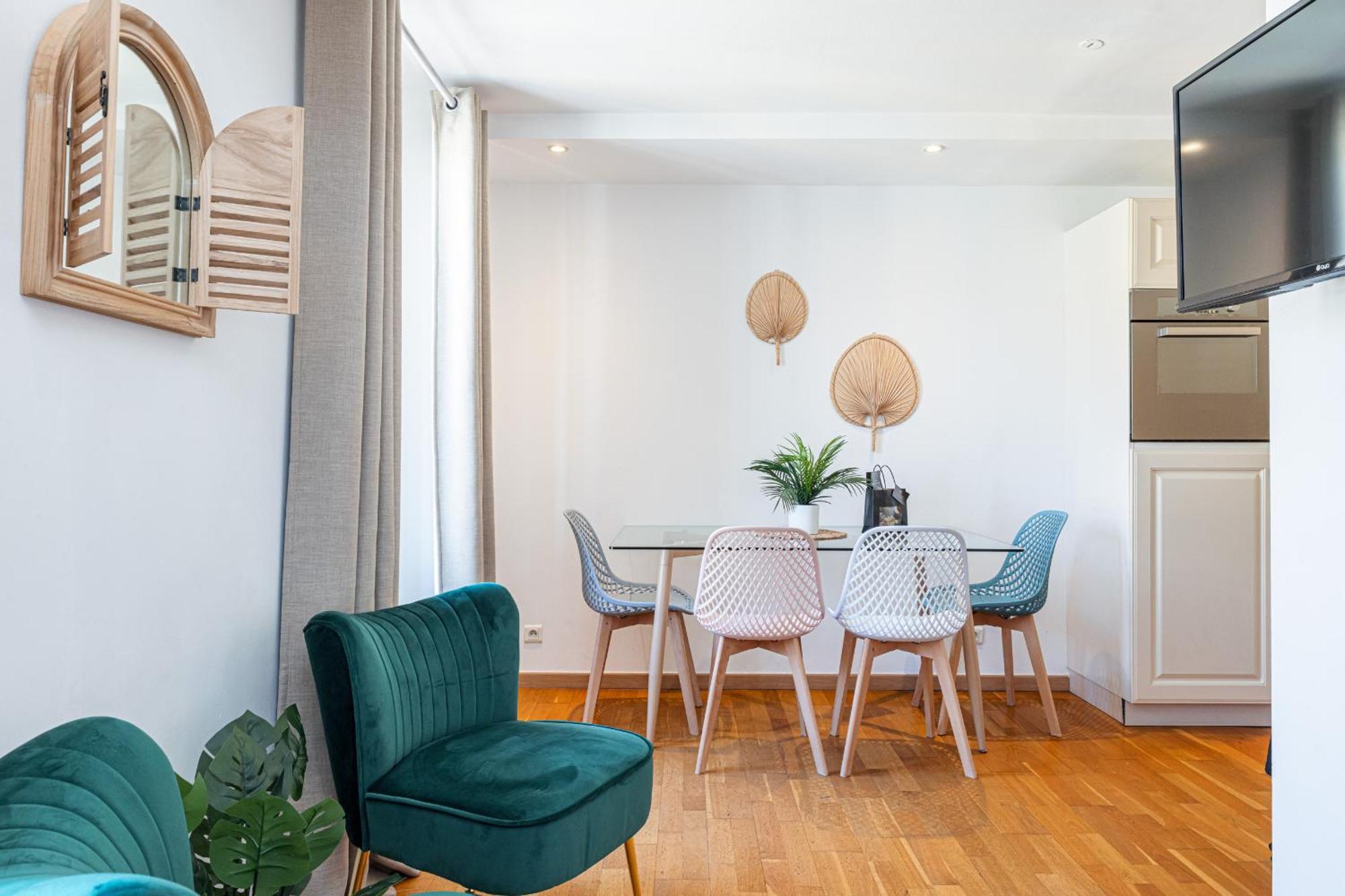 Massena Street - 1 Bdr Duplex With Ac & Parking Apartamento