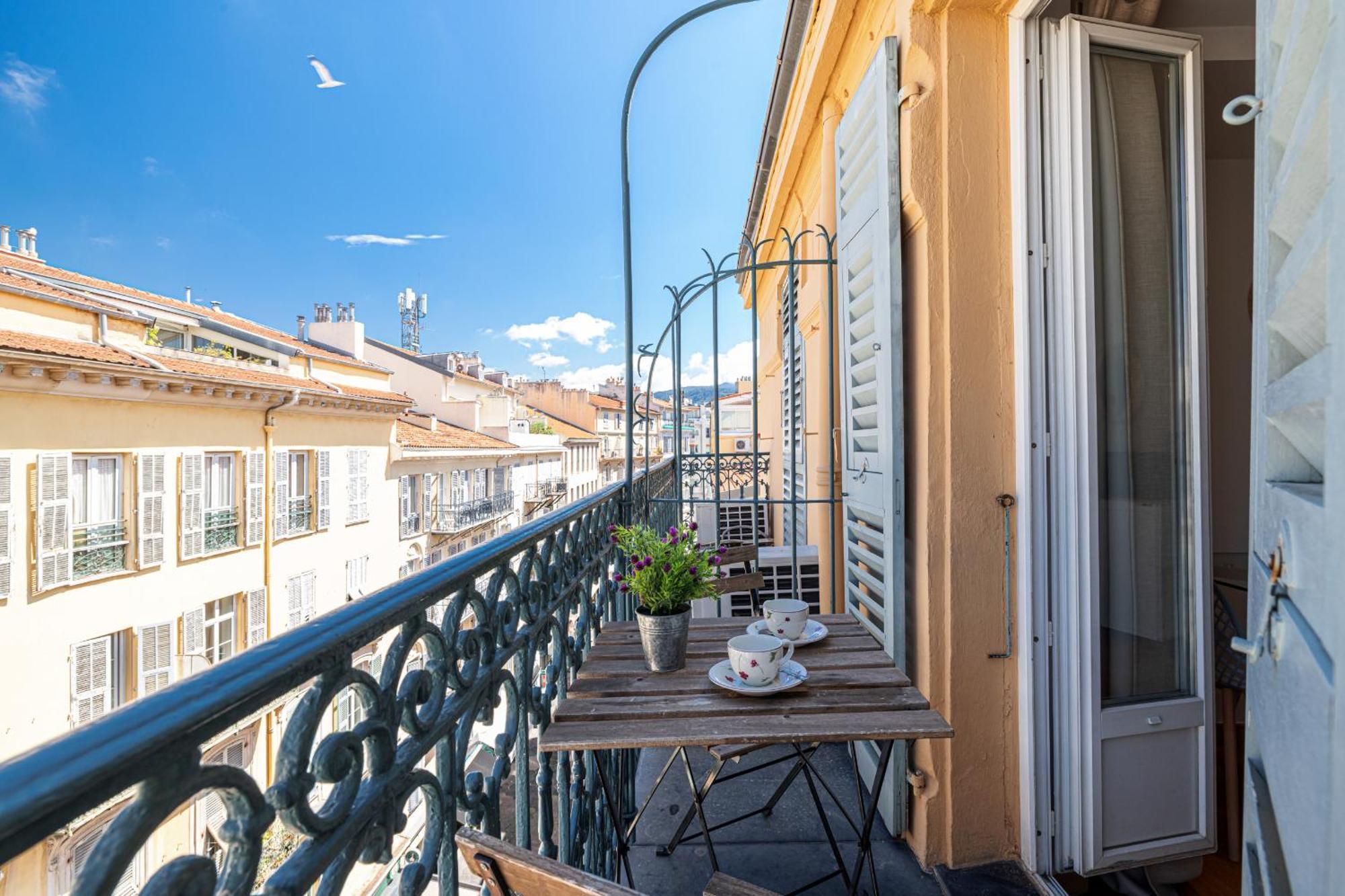 Massena Street - 1 Bdr Duplex With Ac & Parking Apartamento *