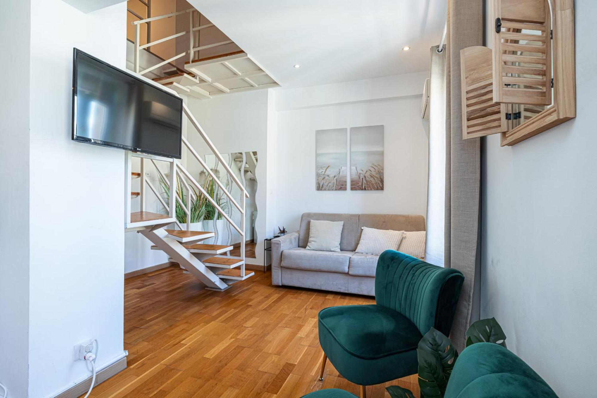 Massena Street - 1 Bdr Duplex With Ac & Parking Apartamento