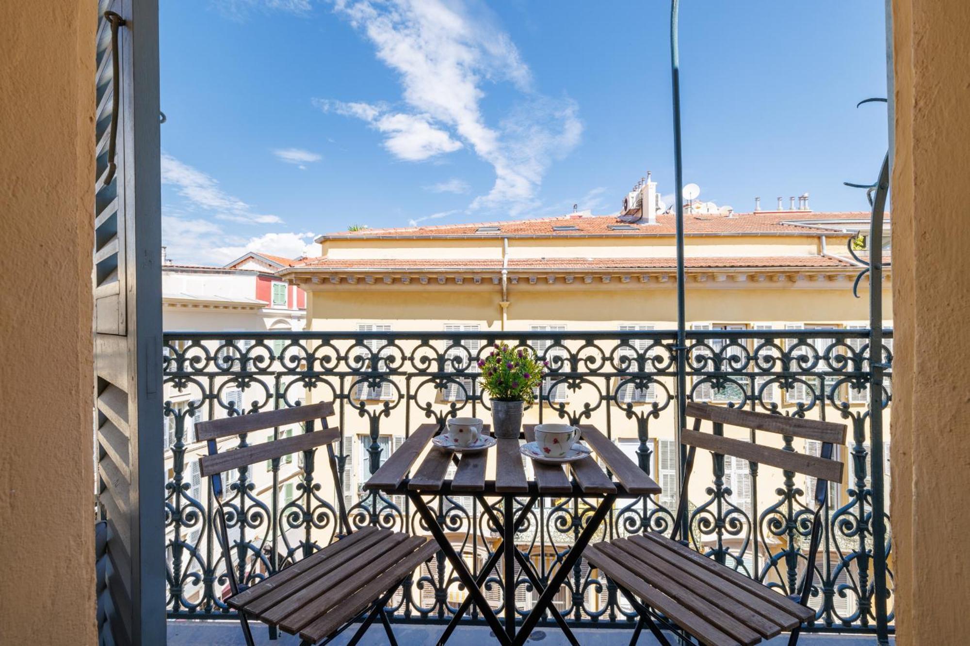 Massena Street - 1 Bdr Duplex With Ac & Parking Apartamento *