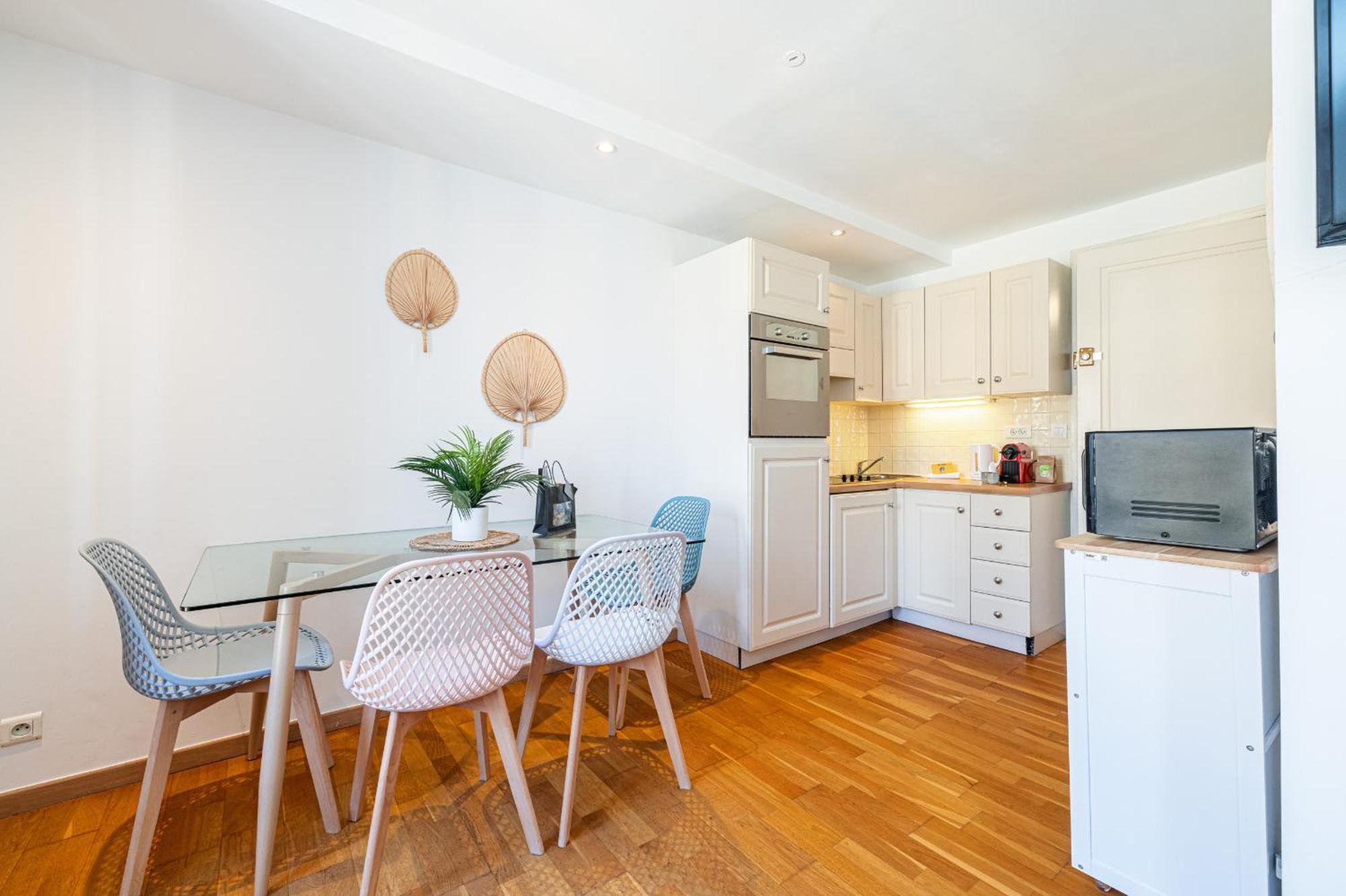Massena Street - 1 Bdr Duplex With Ac & Parking Apartamento *