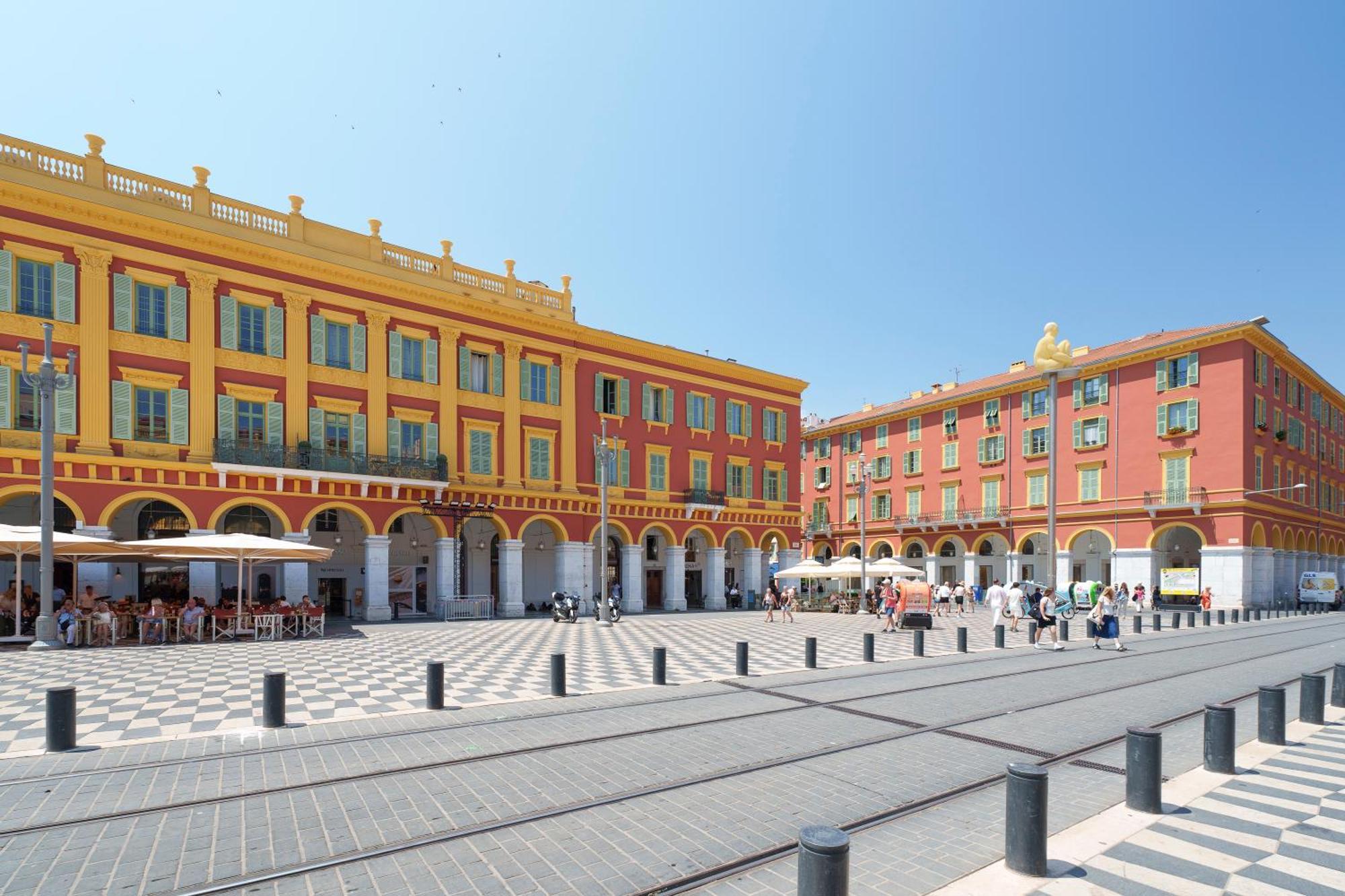 Renting - 3 Massena - Chic Escape Luxury Duplex Place Massena *