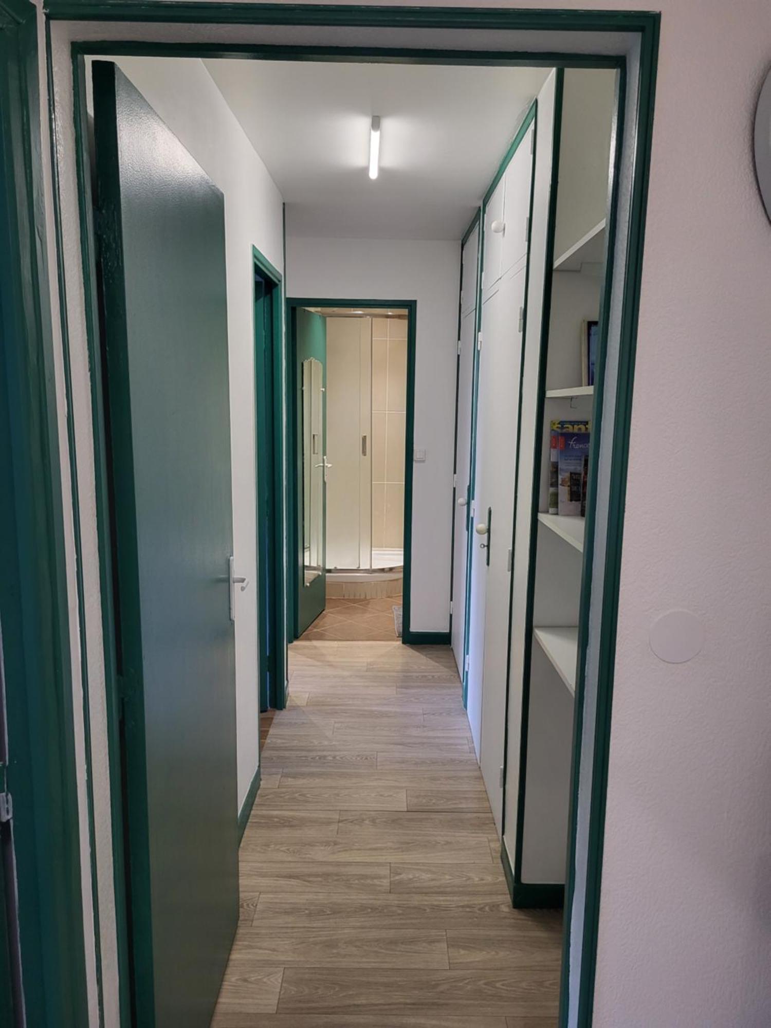 Private Room-3 In Hannana Apartment- 2 Min Walk To Tram 12 Min To Train Station 15 Min To Massena Place