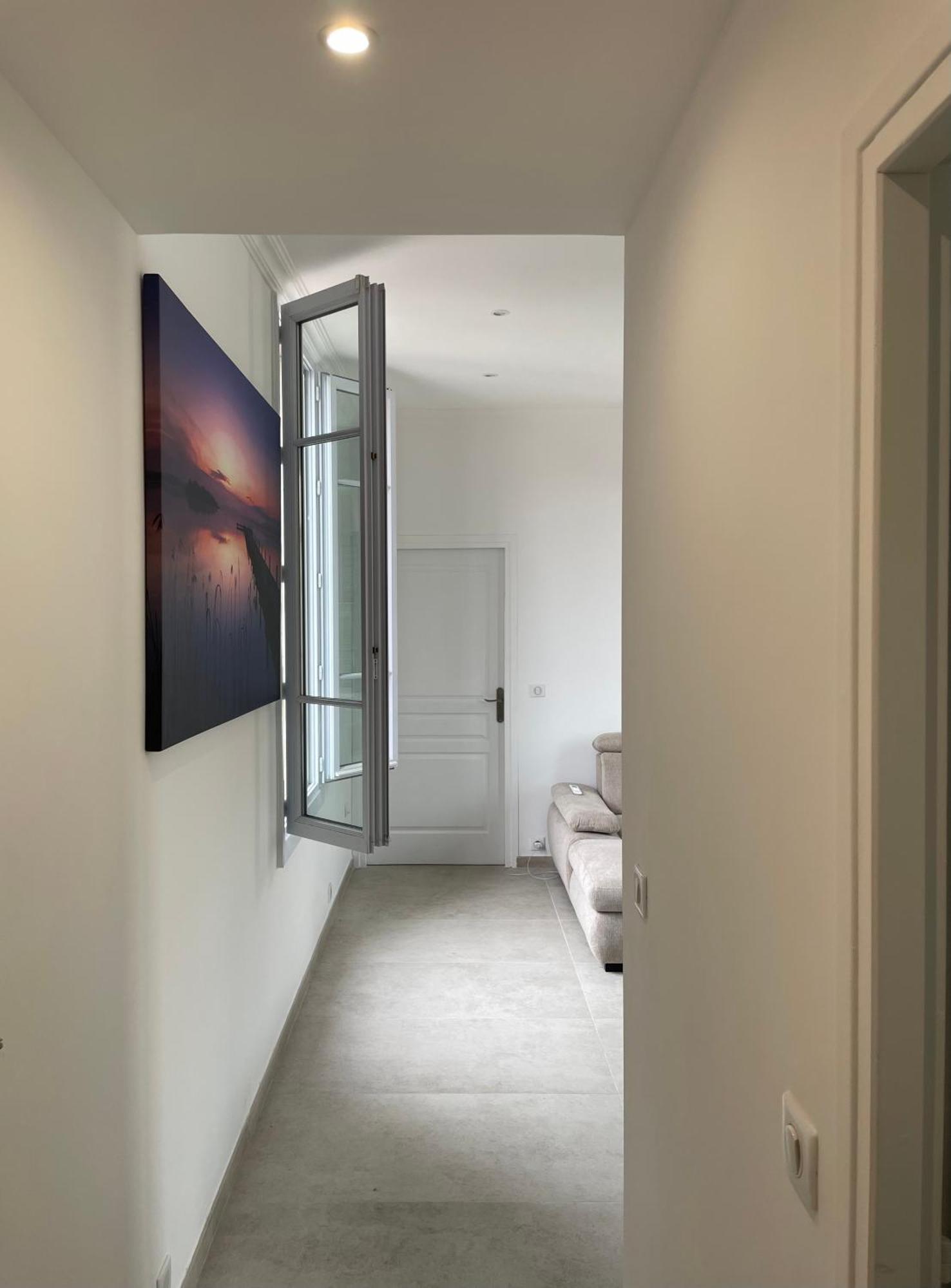 Cosy Flat 250m From *