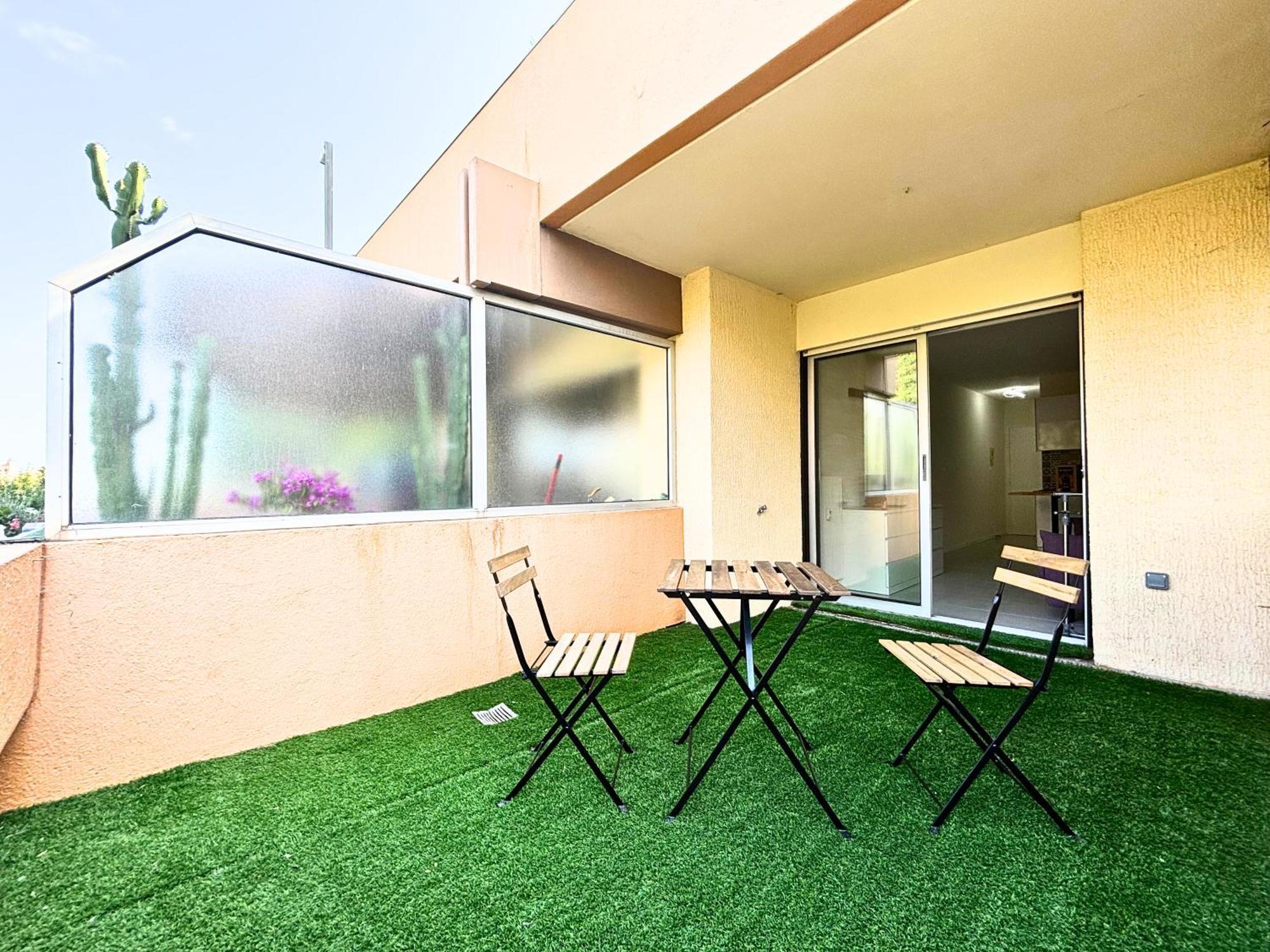 Vue - Clim, Piscine & Restaurant Apartment