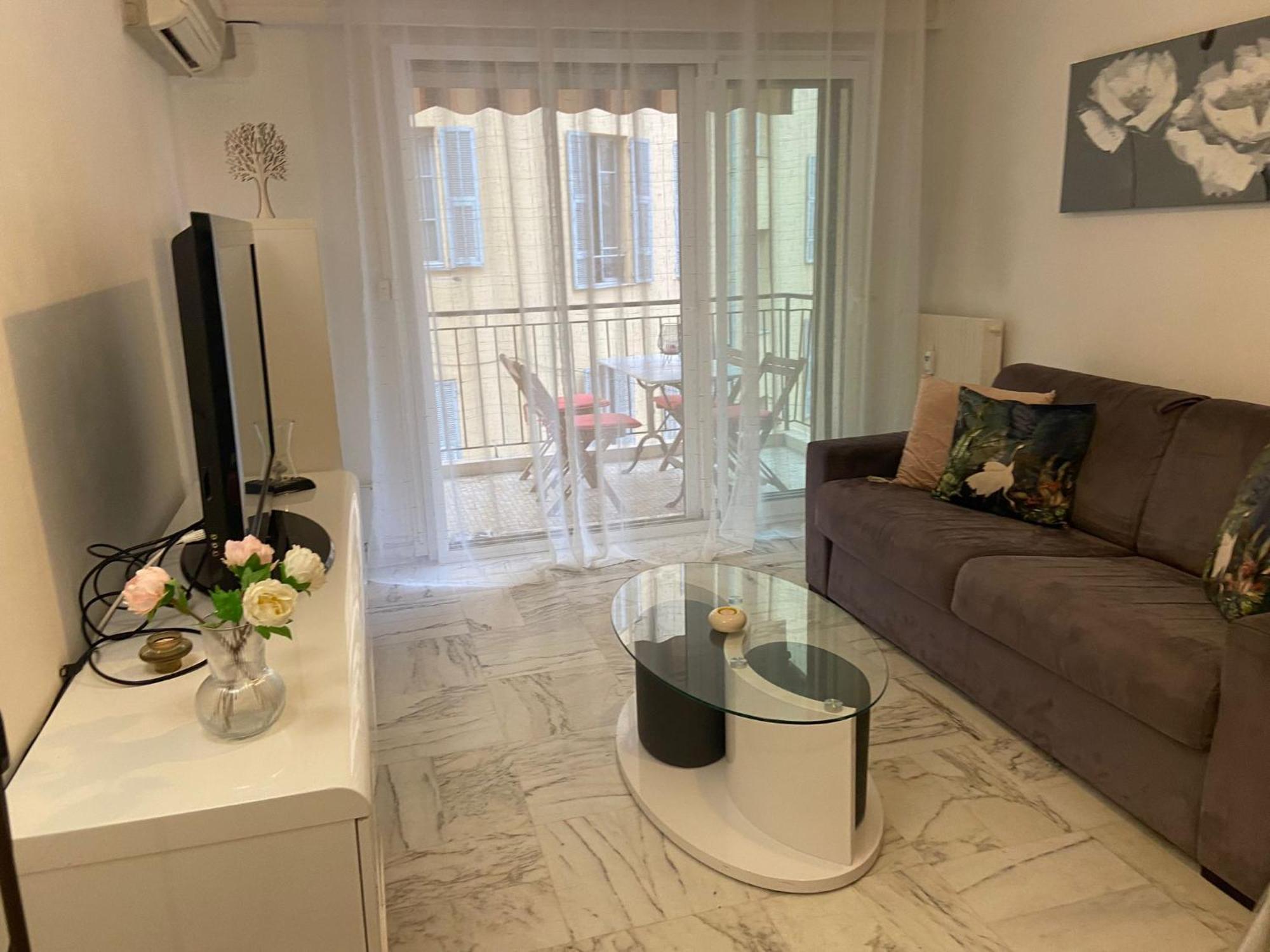 Superbe 3 Pieces Pres Du Port De Nice