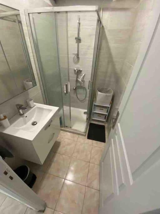 4 Pieces - Cour Privative - Port De * Nice