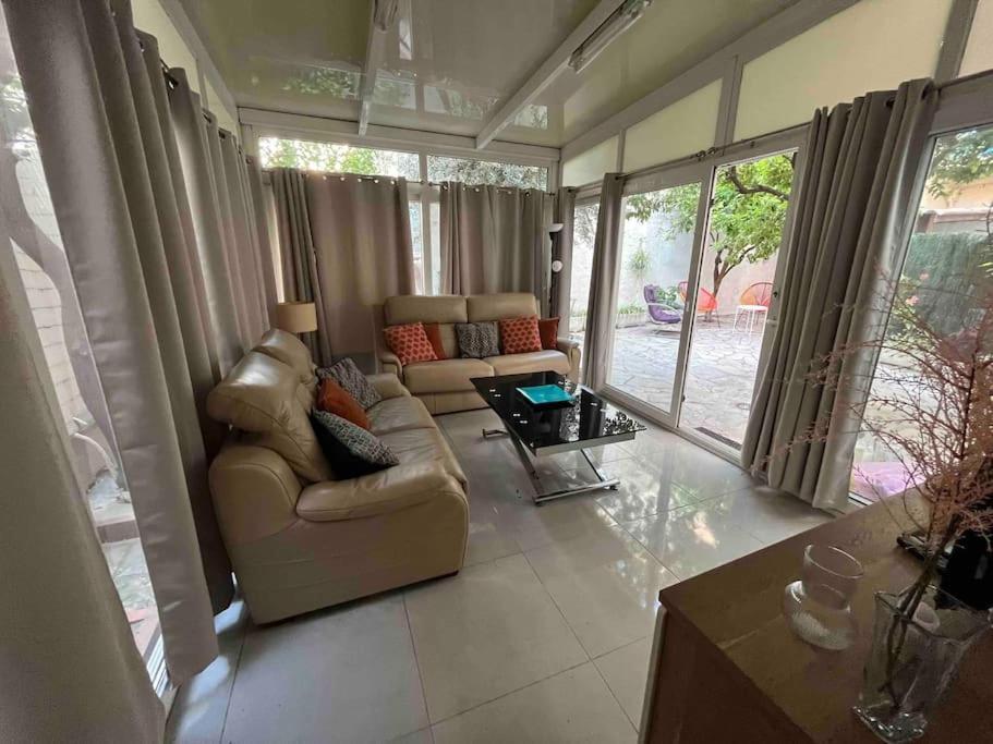 4 Pieces - Cour Privative - Port De Appartement