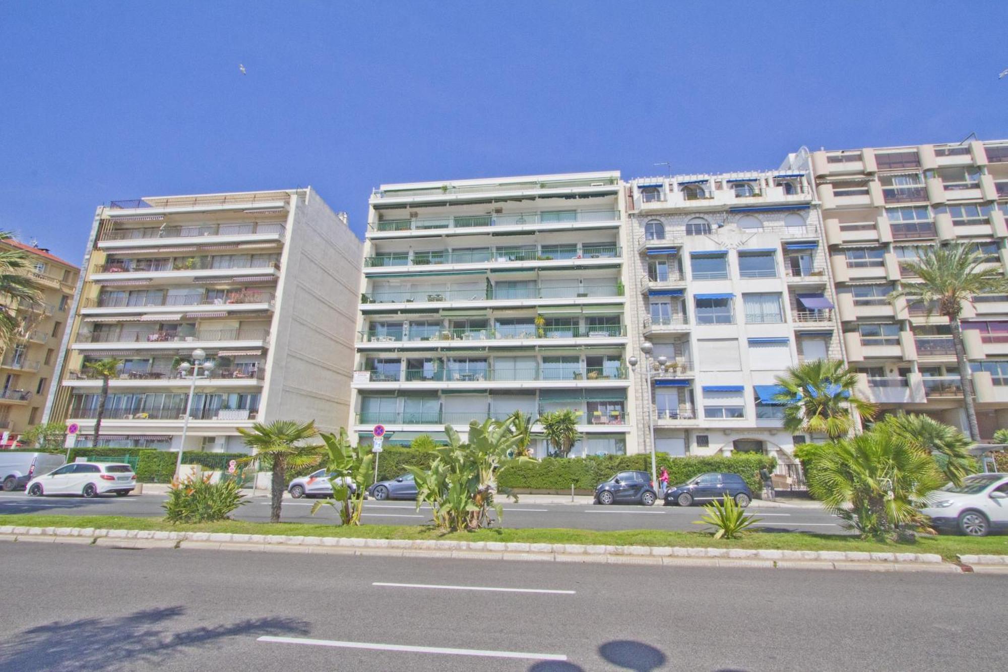 Luxury Flat Beachfront * Nice