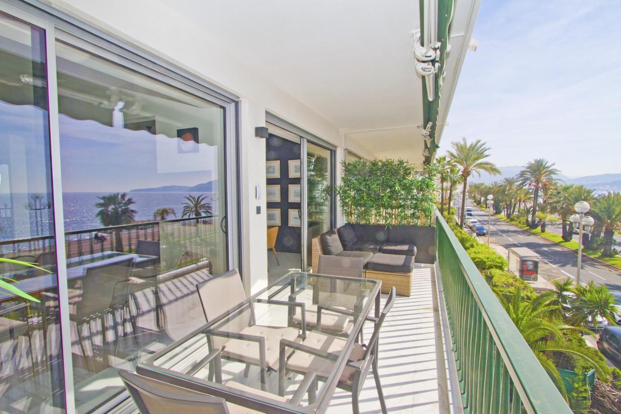 Luxury Flat Beachfront Nice