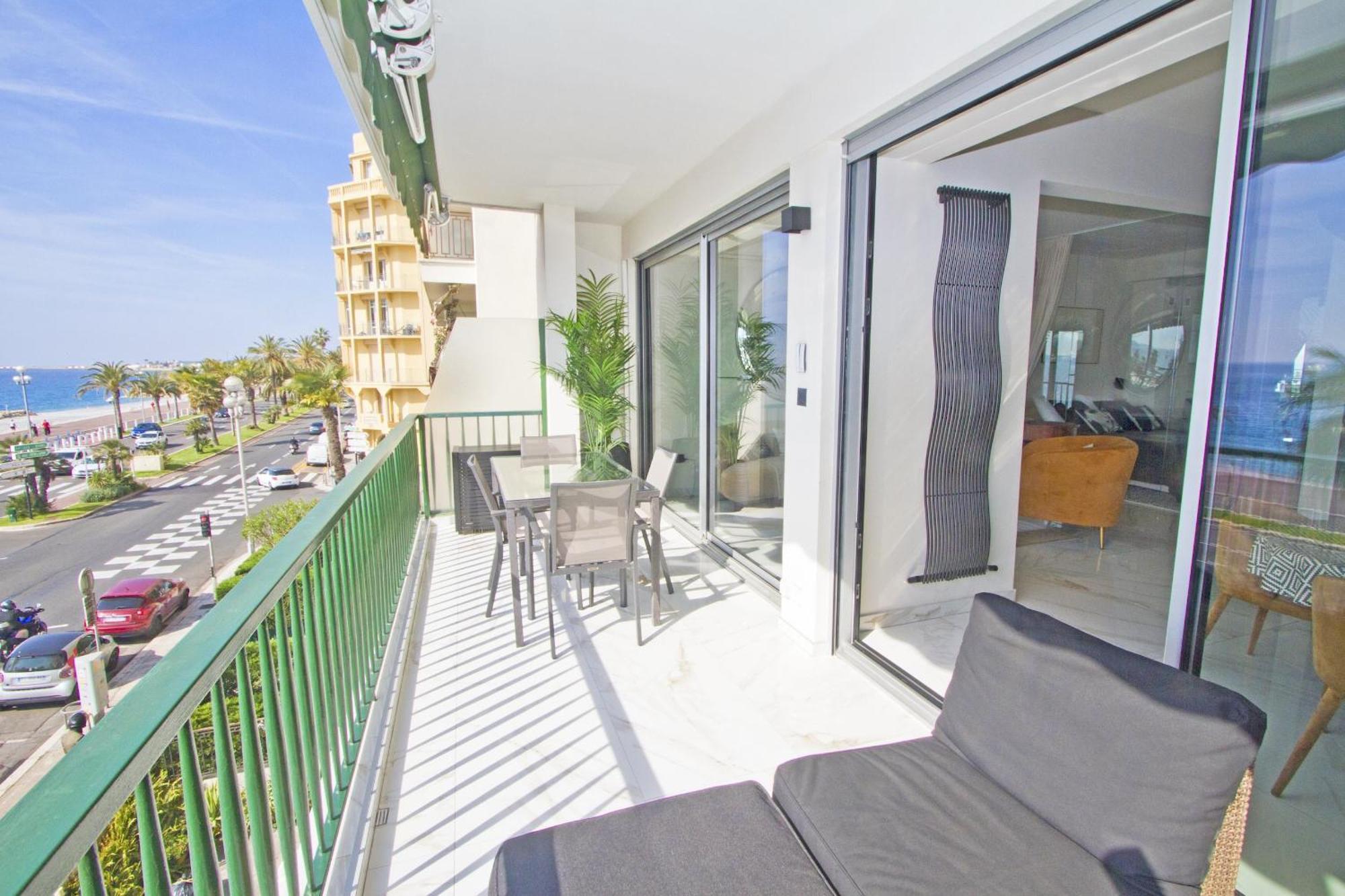 Luxury Flat Beachfront * Nice