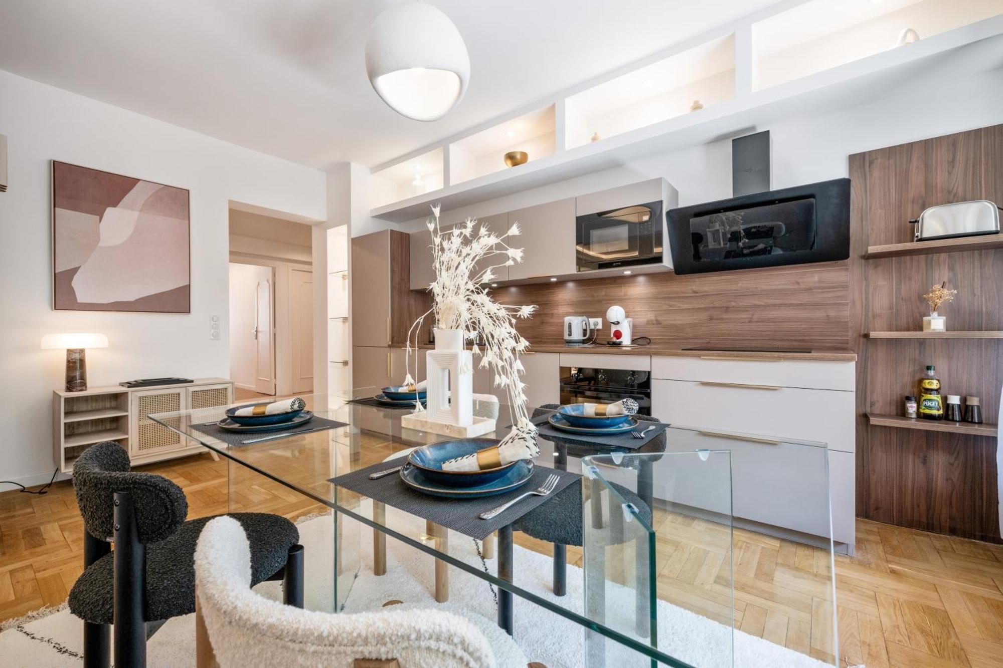 Luxueux, Spacieux Et Equipe A 5 Min Du Port Apartment *