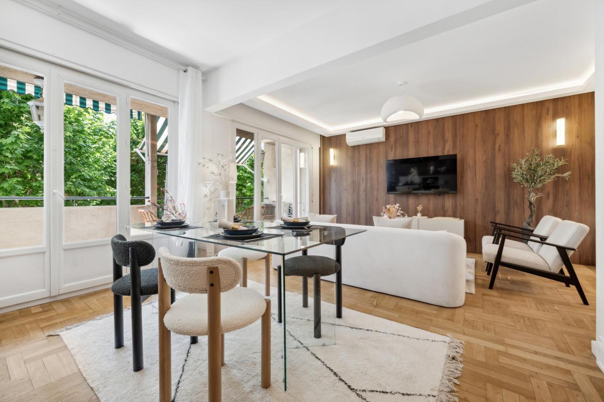 Apartment Luxueux, Spacieux Et Equipe A 5 Min Du Port