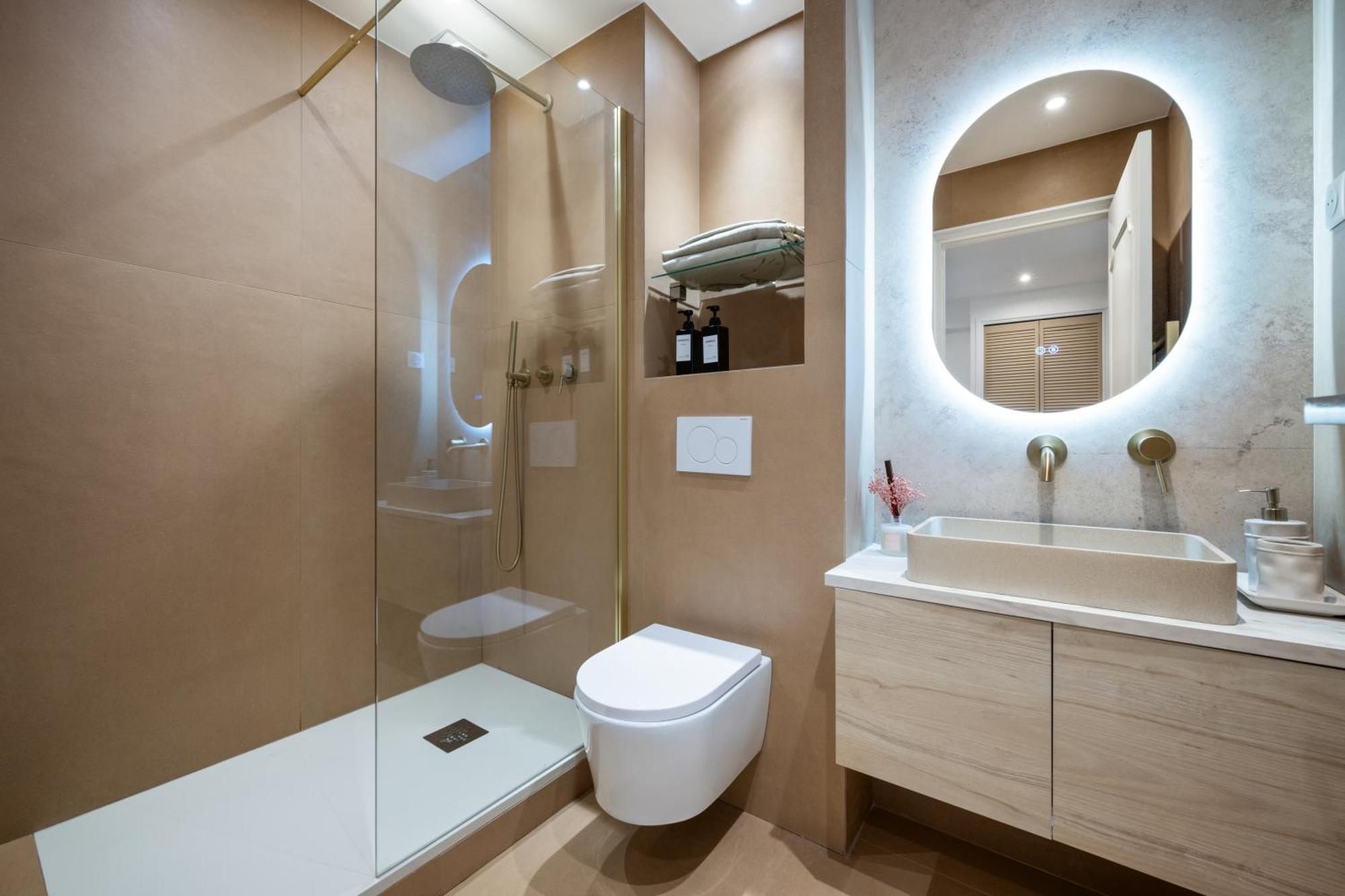 Apartment Luxueux, Spacieux Et Equipe A 5 Min Du Port Nice