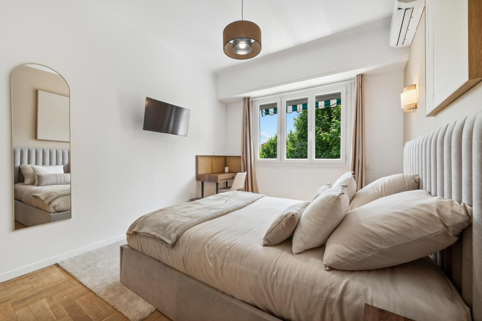 Luxueux, Spacieux Et Equipe A 5 Min Du Port Nice