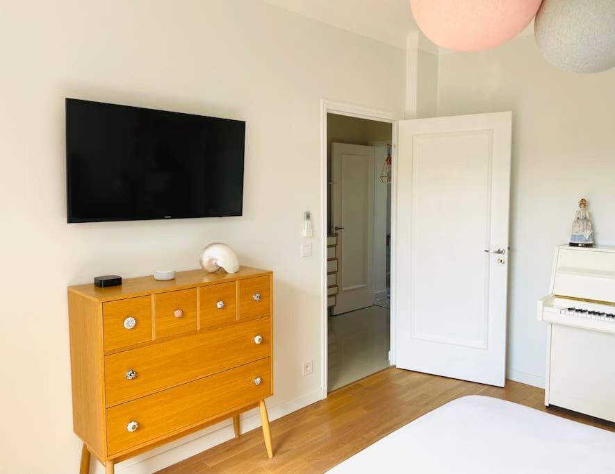 Superbe Toute Equipee, Vue Mer, A 1km Des Plages, Piscine, Barbecue, Jeux Enfants, Mini Golf, Boulodrome, Ping-pong, Parking Prive Nice