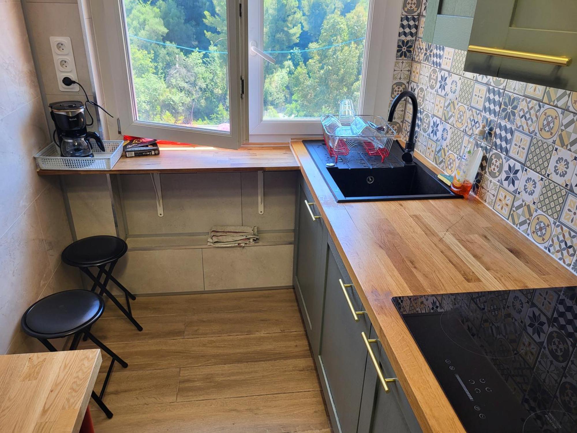 Private Room-1 In Hannana Apartment- 2 Min Walk To Tram 12 Min To Train Station 15 Min To Massena Place *