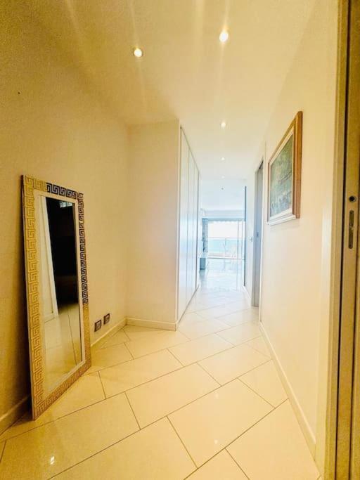 Art De Vivre Sur La Promenade * Nice