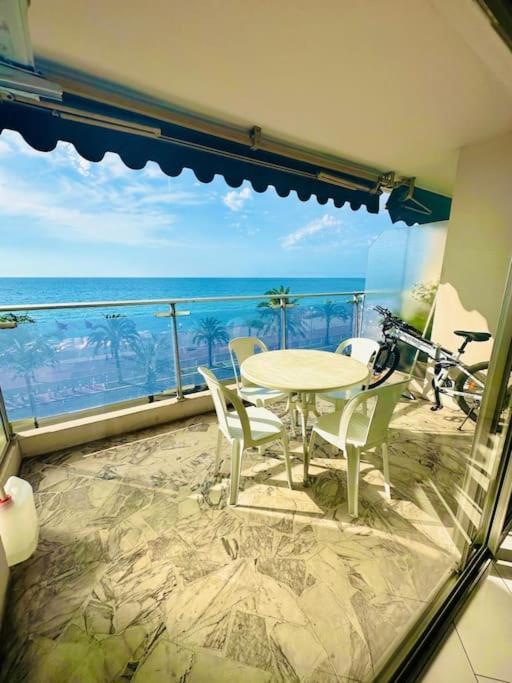 Art De Vivre Sur La Promenade Apartment *