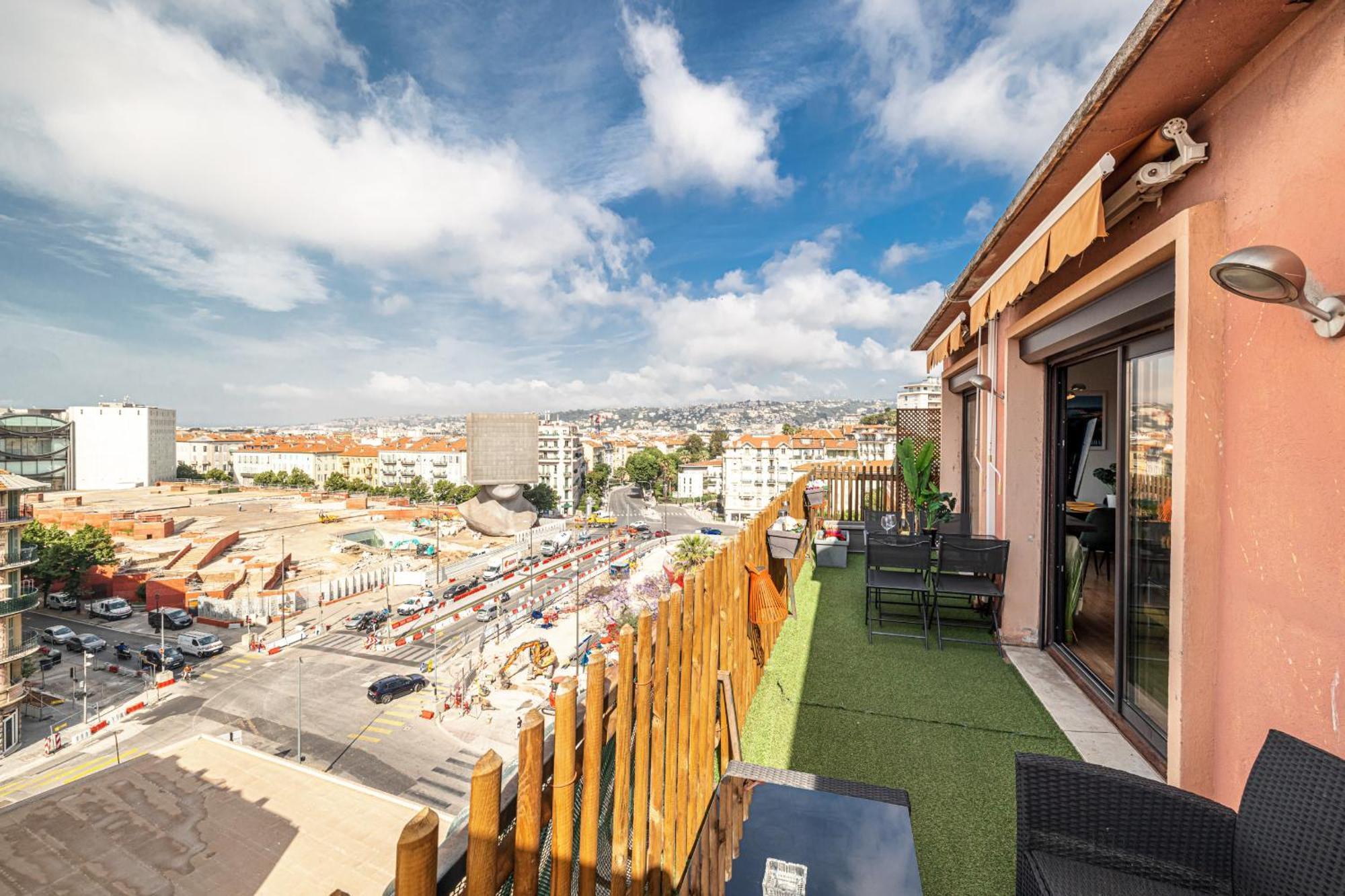 Apartment Open Sky Terrace Lage 1 Bdr & Parking