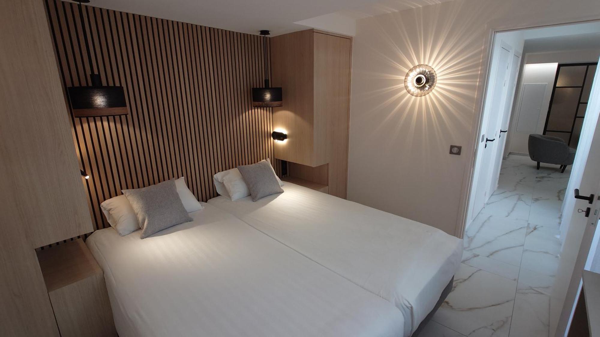 Aparthotel Club *