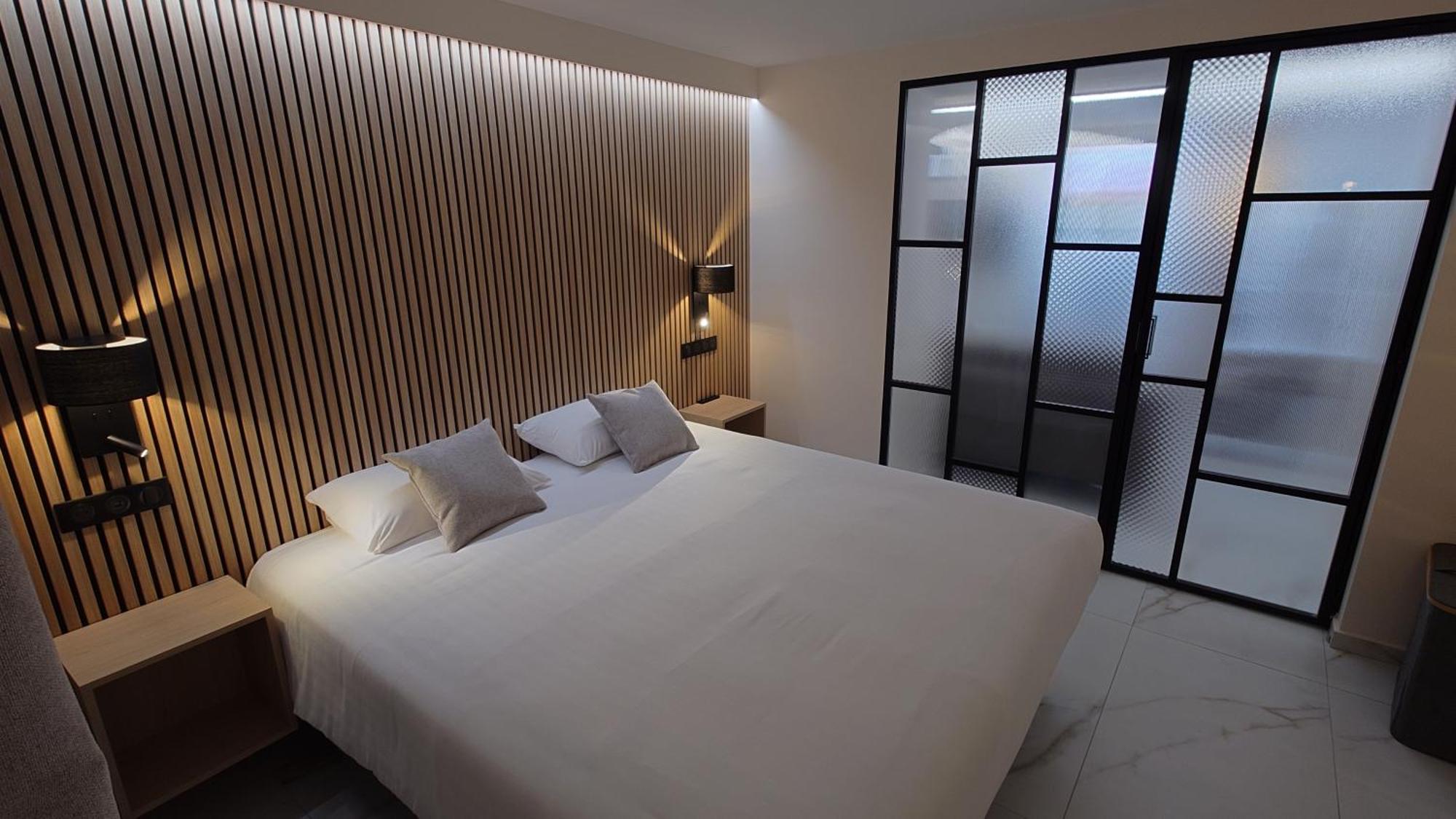Aparthotel Club *
