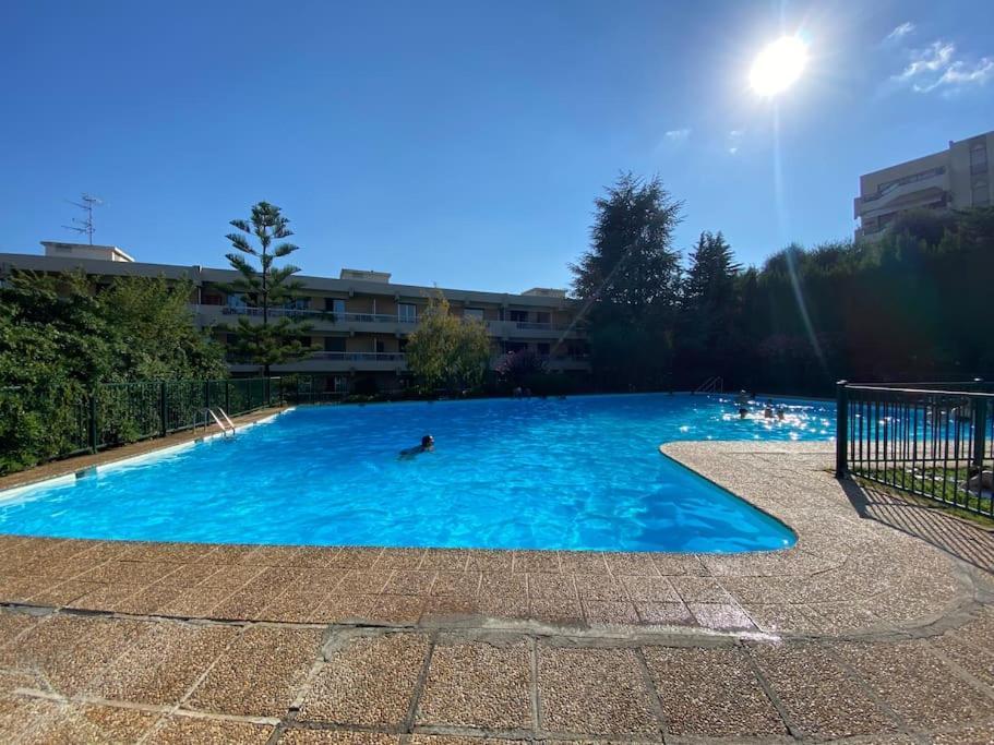 Superbe De 3p Pieces Dans Avec Piscine Et Climatisation