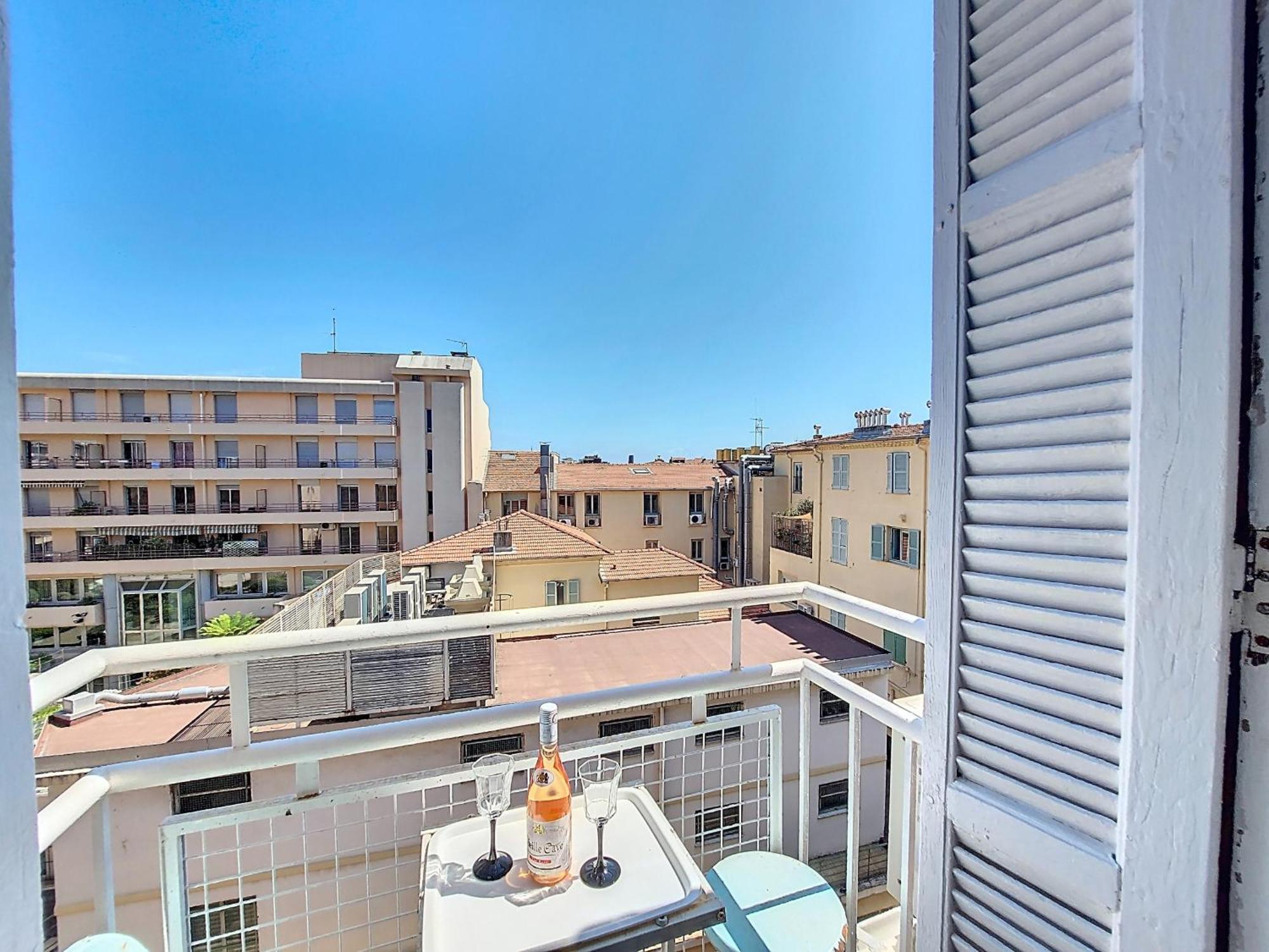 Nestor&jeeves - Gioffredo - - Near *