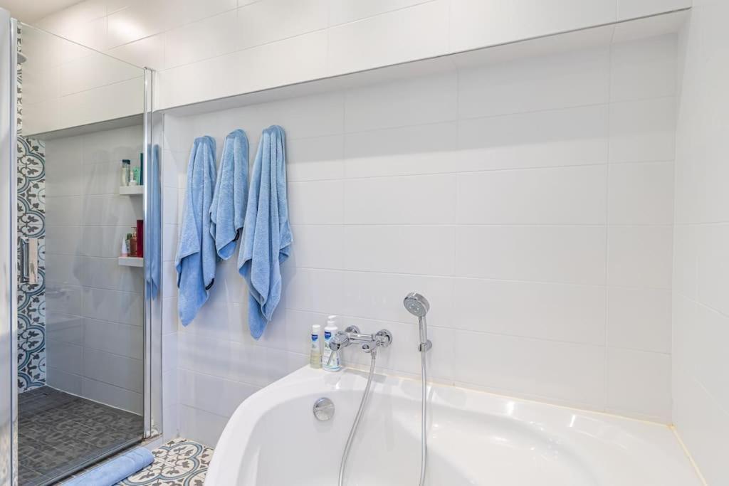 Sea View Villa, Pool, 4 Bedrooms, Air Conditioning, 1 Mile Hotel