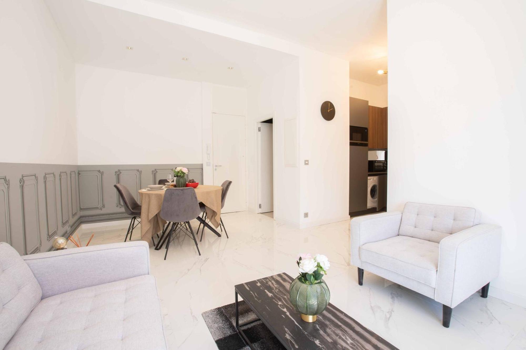 Le Magenta - Happy Nice