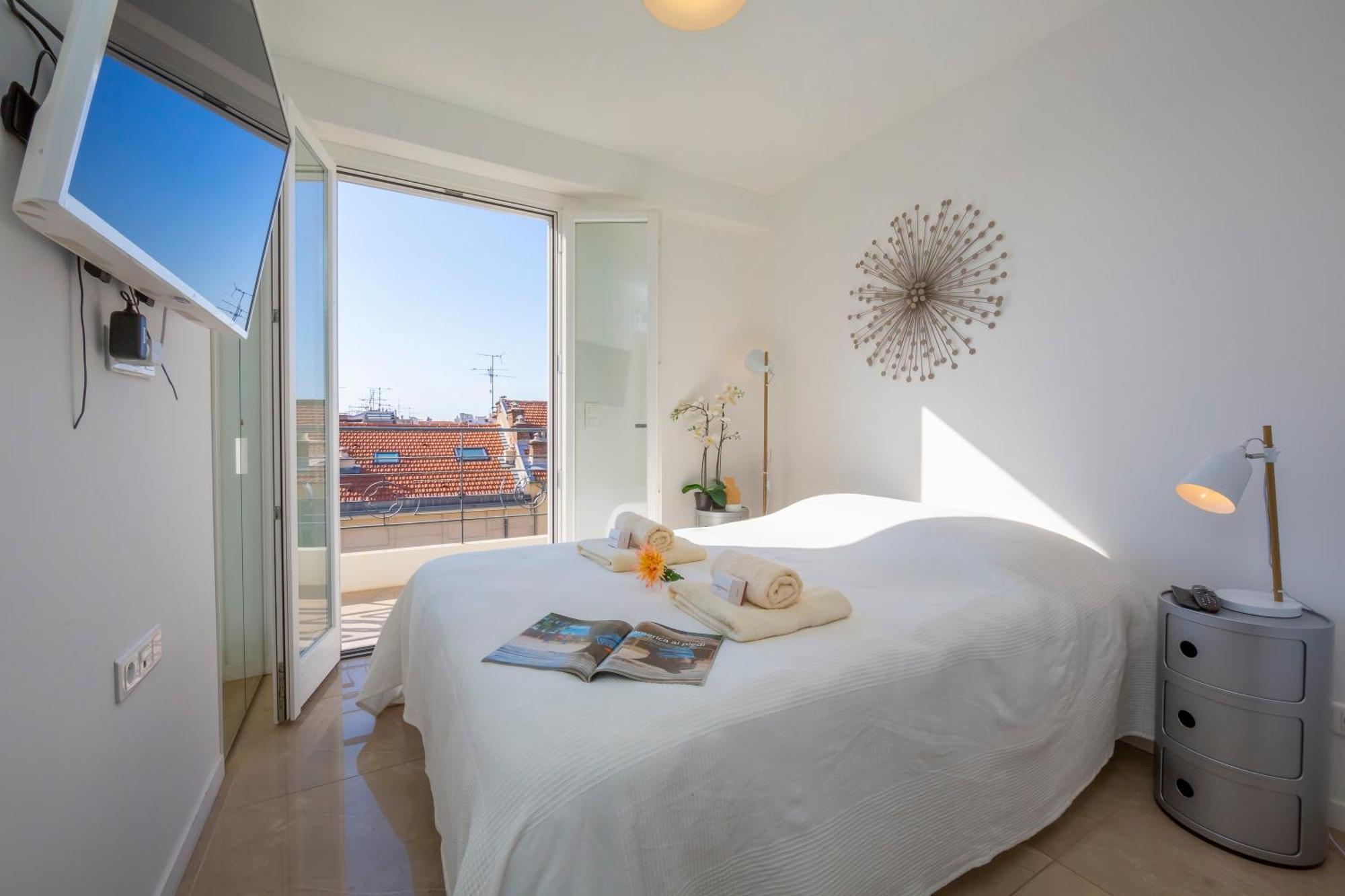 Rooftop At Palais De La Buffa - Happy *