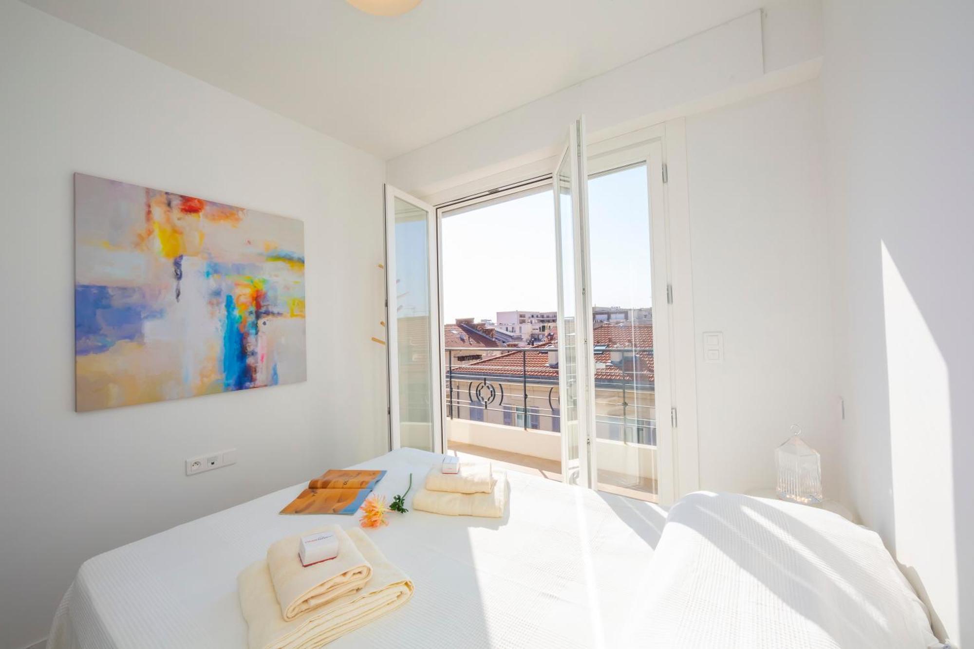 Rooftop At Palais De La Buffa - Happy