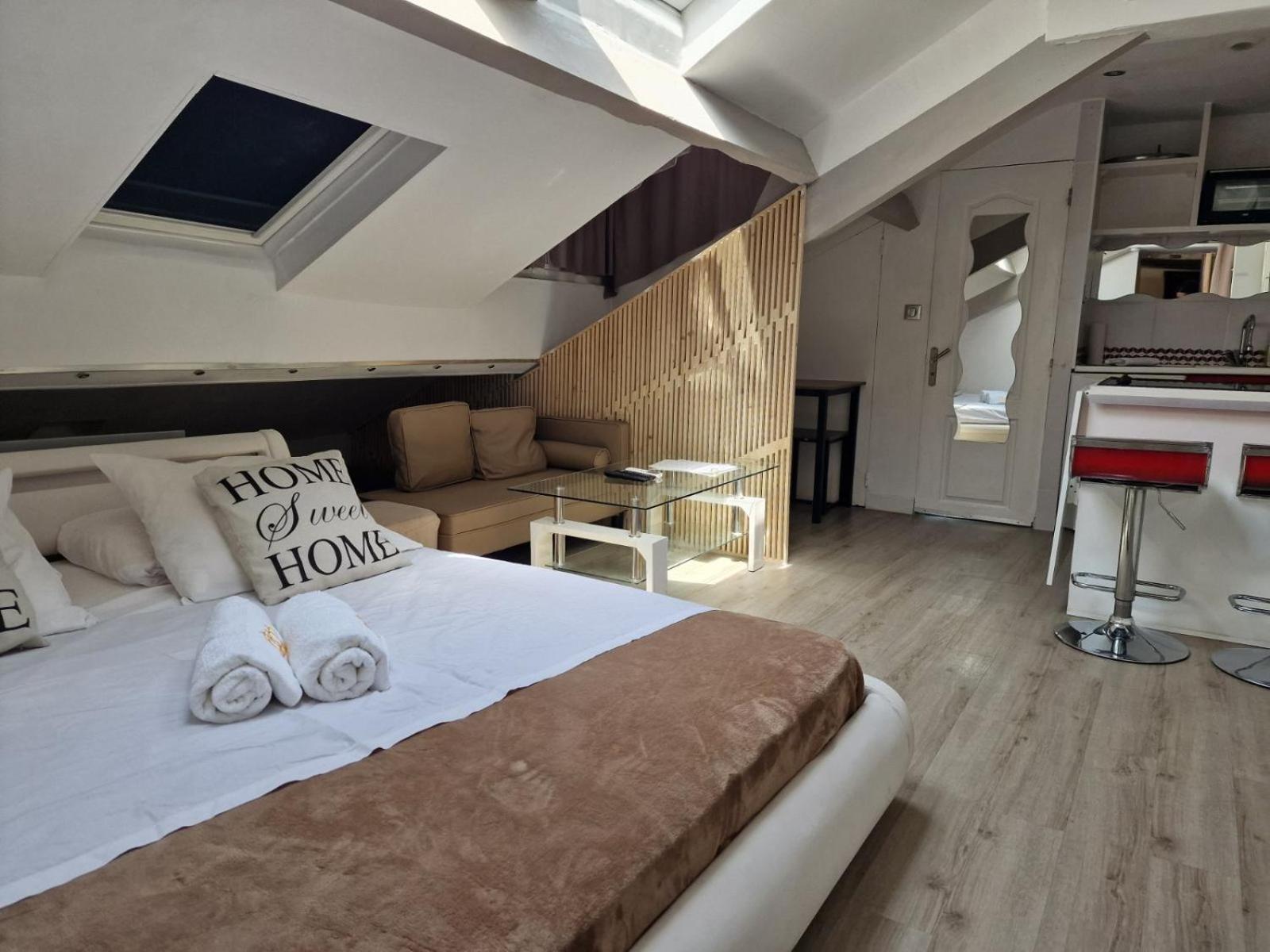 2 Adultes Quartier Vip, Et Commerce Sur Place ,et Mini 1 Enfant 6 Ans Max Nice