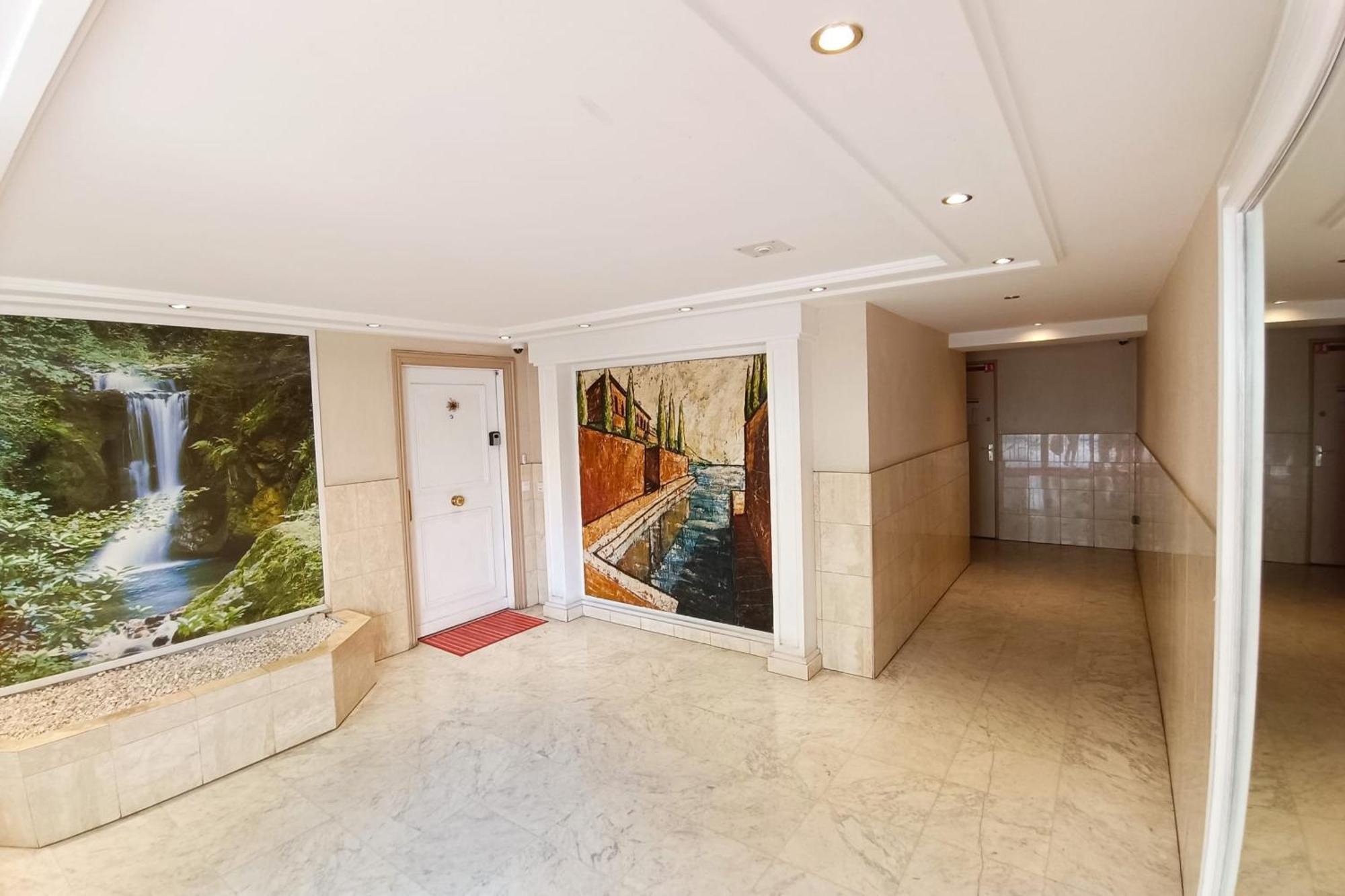 With Balcony - 1 Minute From The Apartment *
