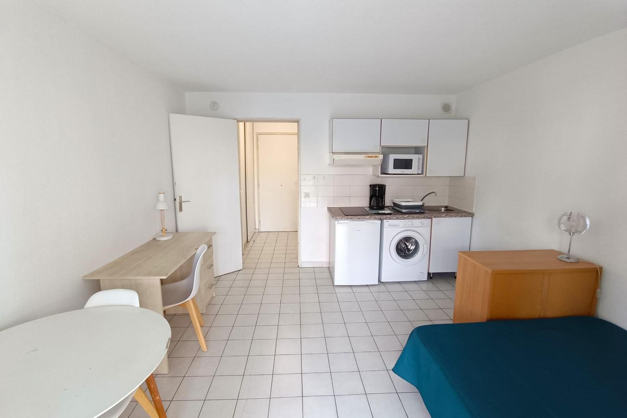 Apartment With Balcony - 1 Minute From The