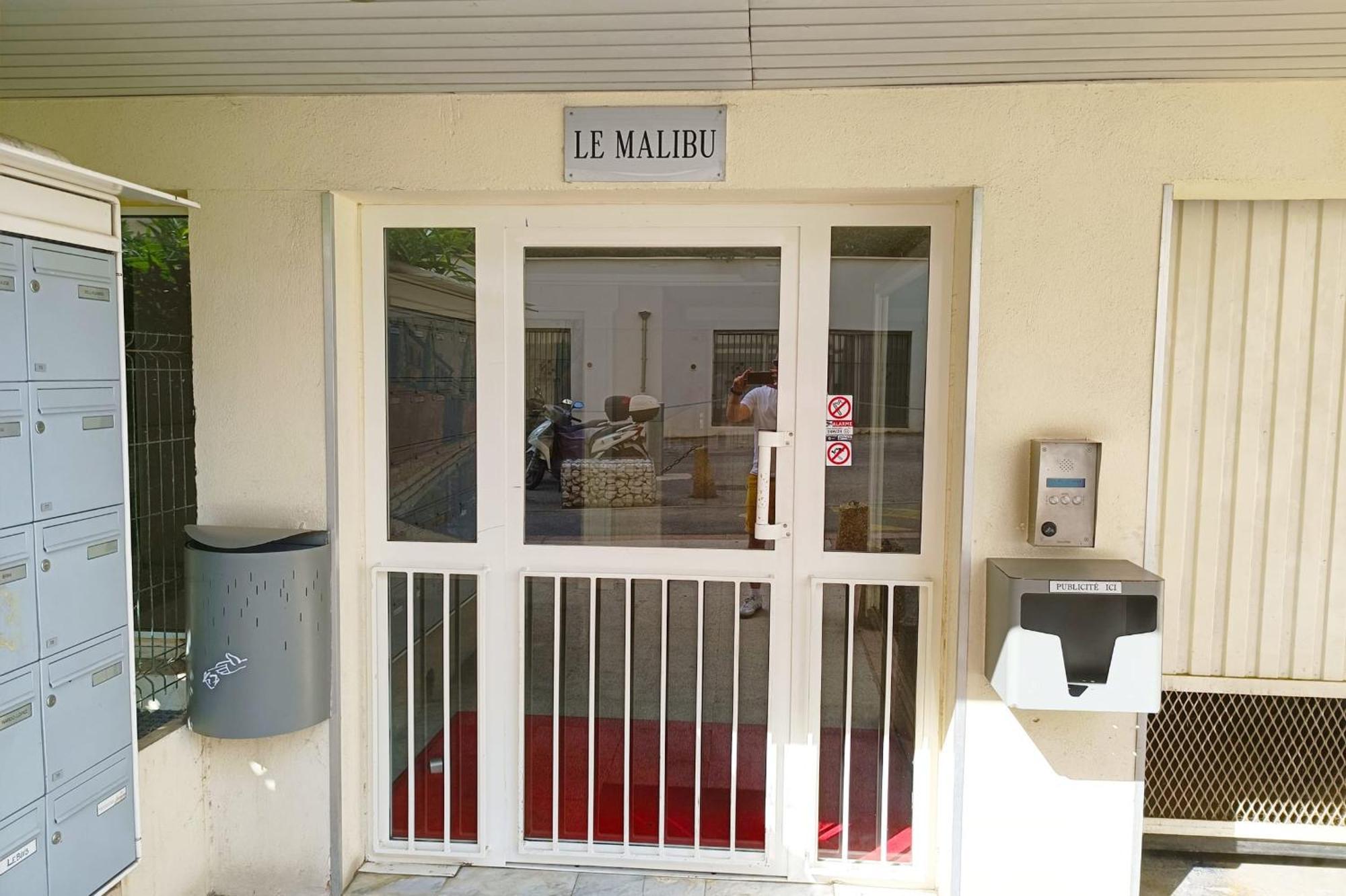 Apartment With Balcony - 1 Minute From The *