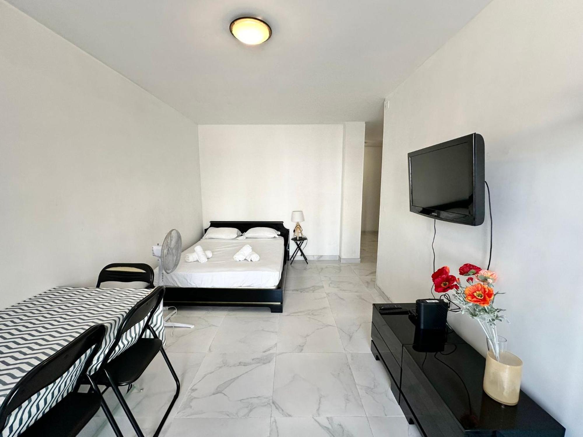 Studio - Plage A 50m, Tram, Wifi Et Commerces * Nice