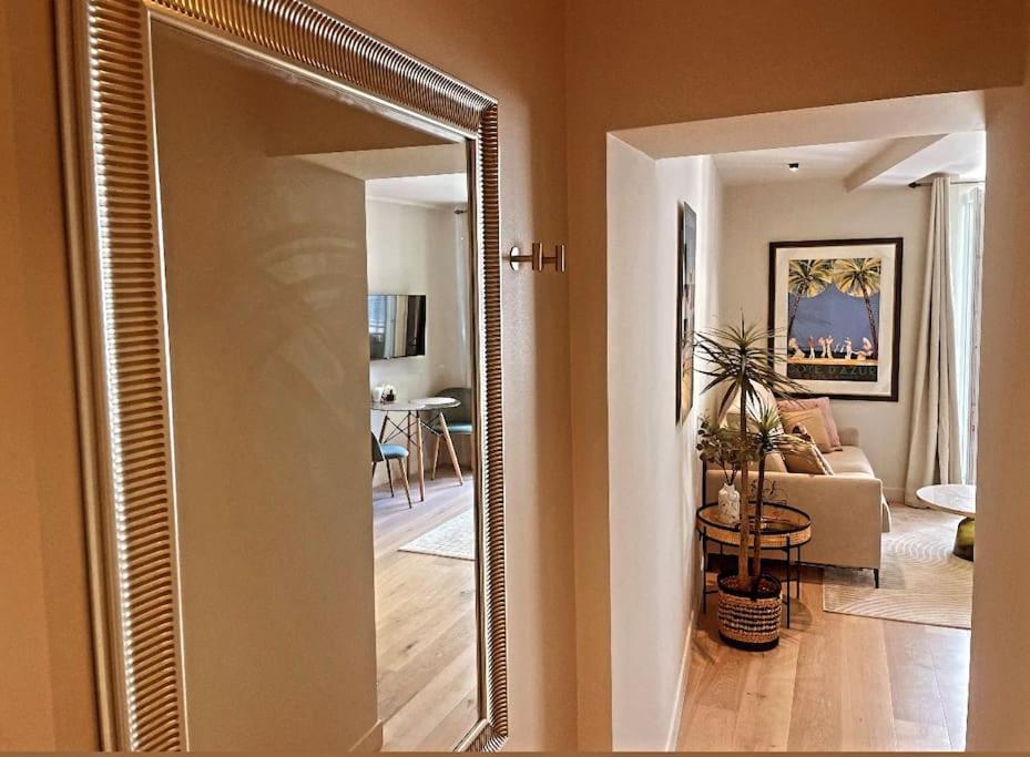 Massena Street, 2 Balcony *