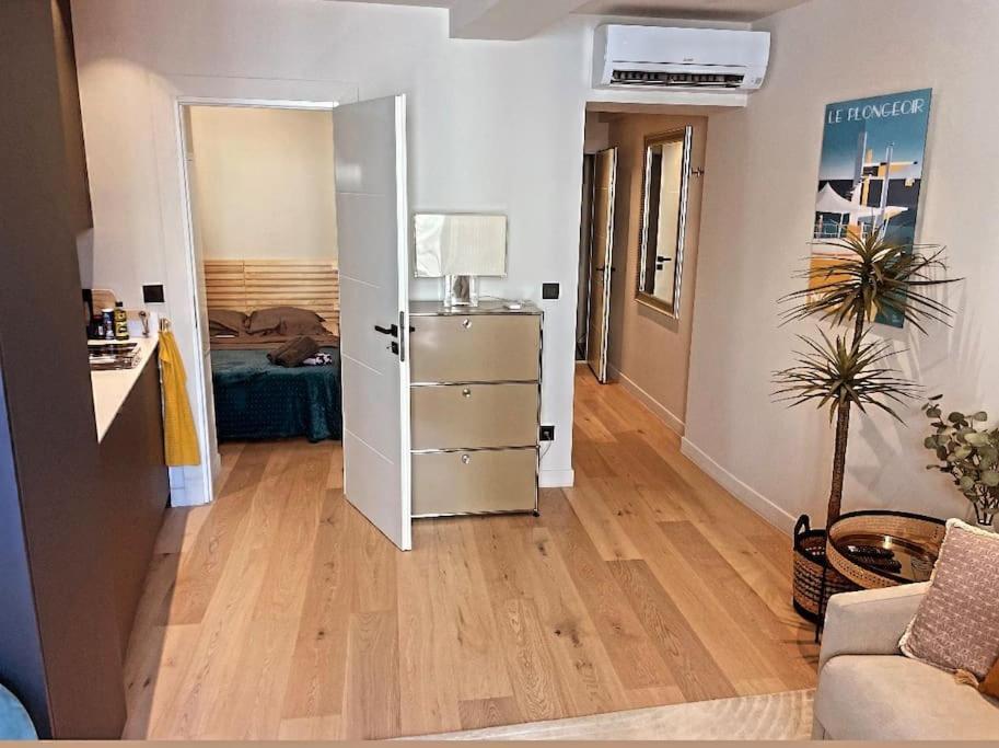 Massena Street, 2 Balcony Apartment *