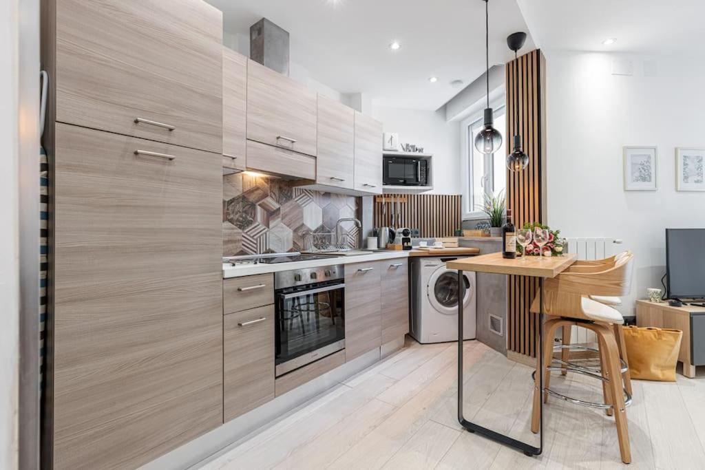 Smolett - Superb Studio Suite Downtown W Ac Apartment *