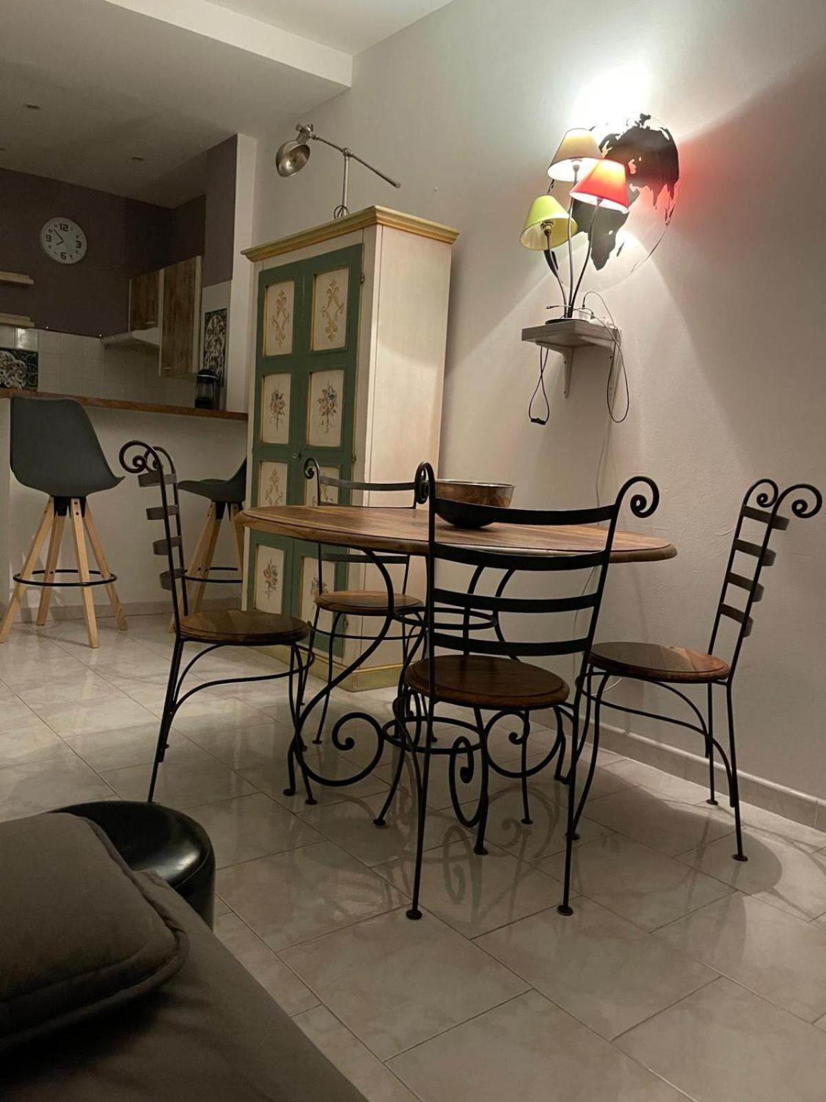 Deloye Fshh Apartment Nice