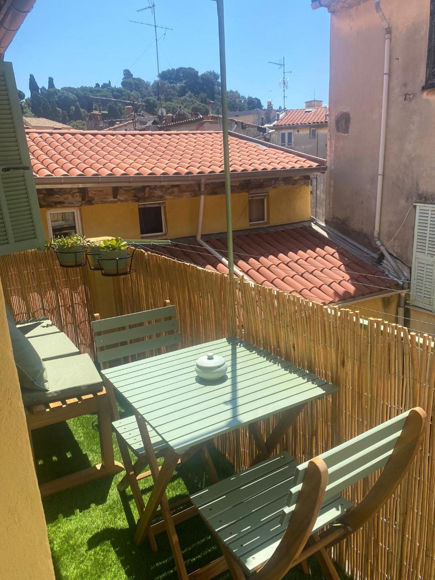 Historic Bright And Beautiful In Old With Castle Hill View Apartment Nice