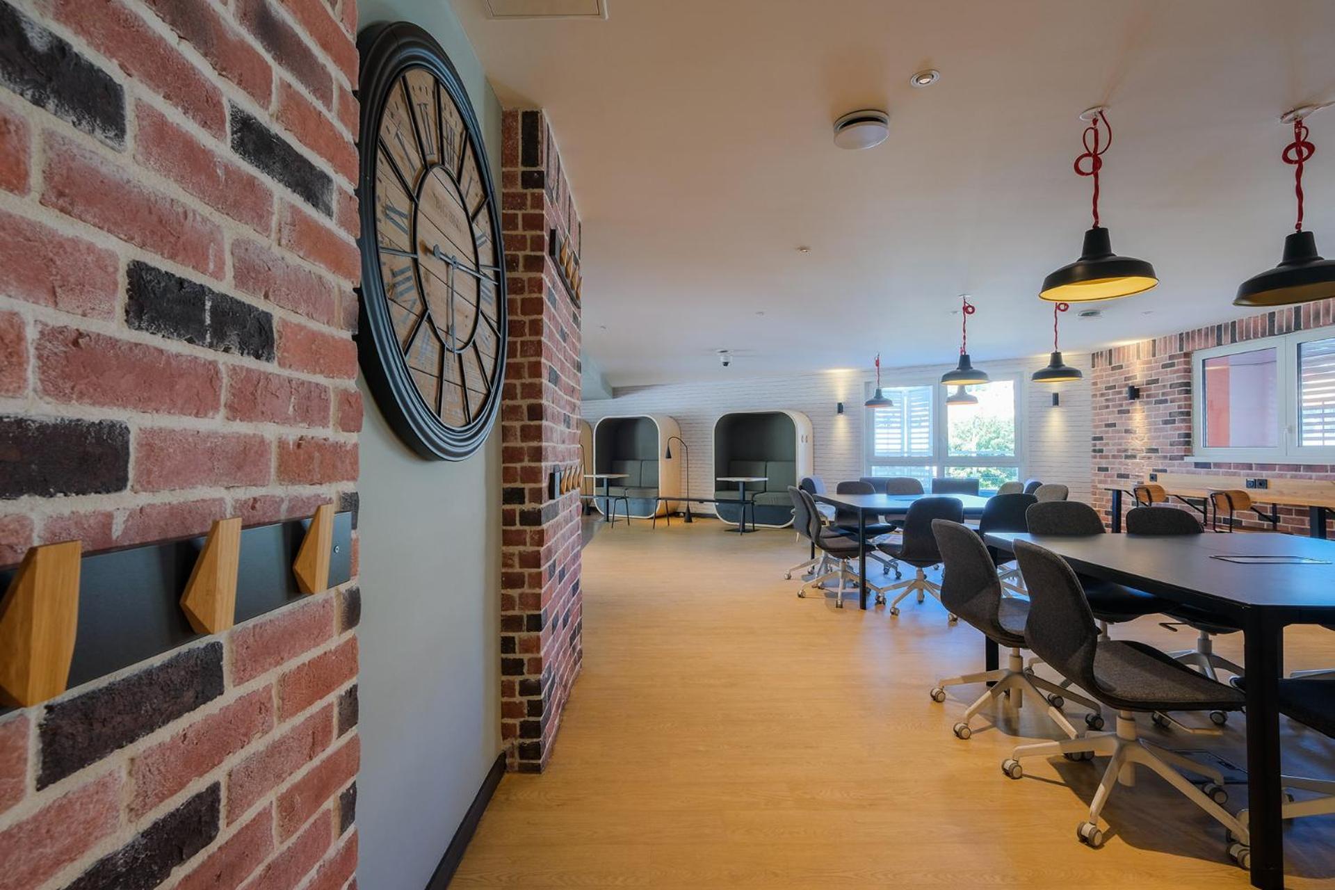 Student Factory Apartment *