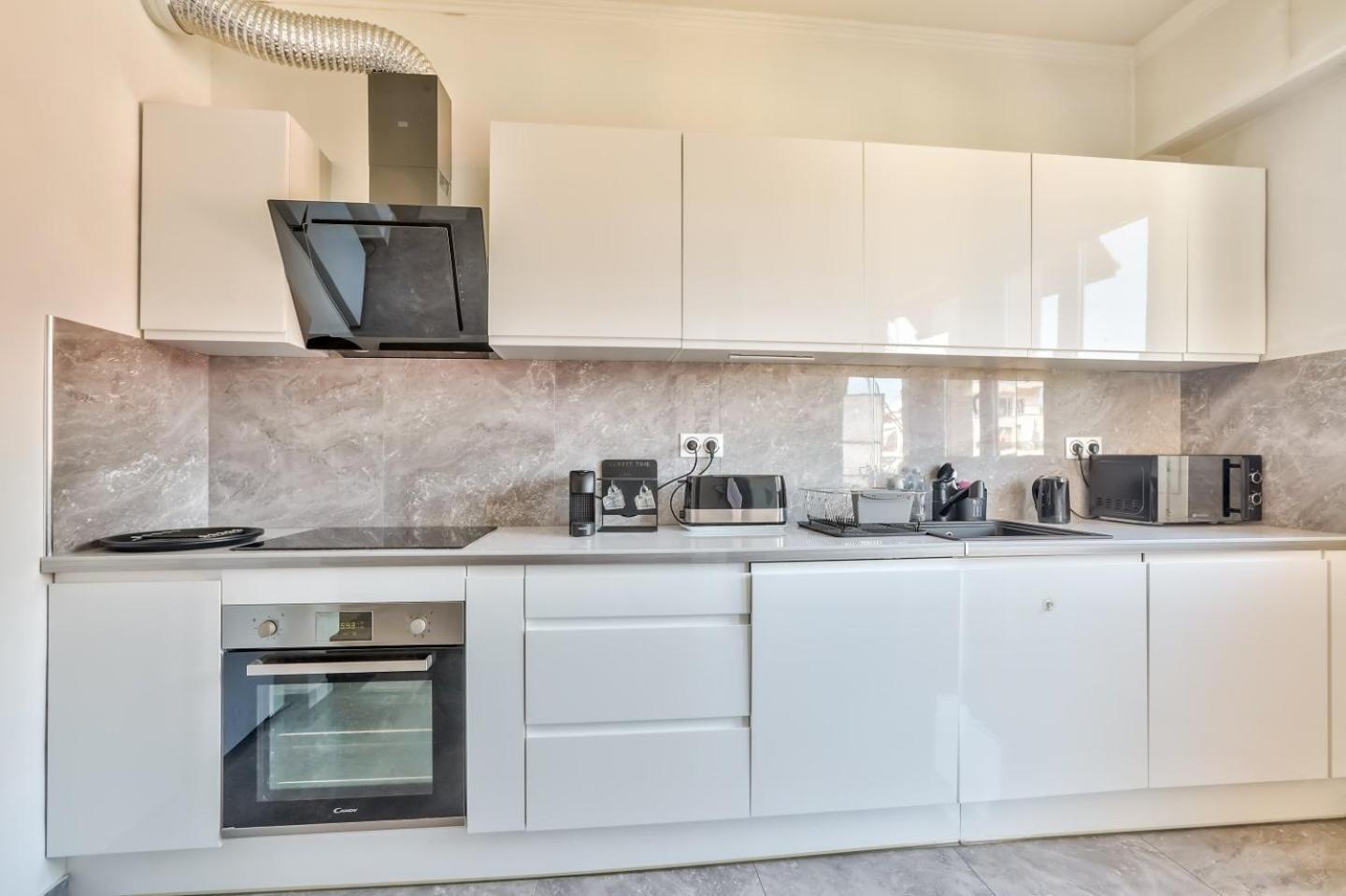 Stunning 1 Bedroom Flat With Terrace At Apartment