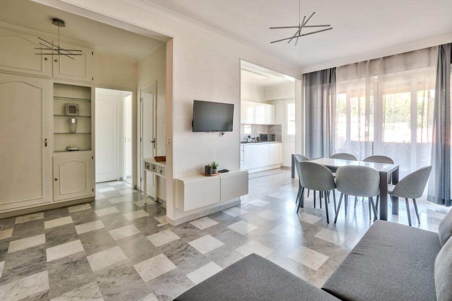 Apartment Stunning 1 Bedroom Flat With Terrace At