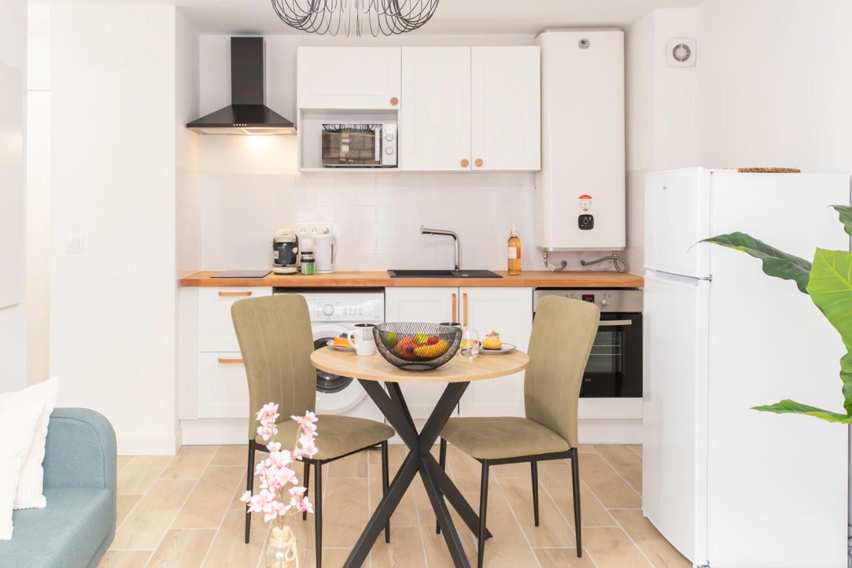 Apartment #58 Clim & Balcon 5mins Marche De La