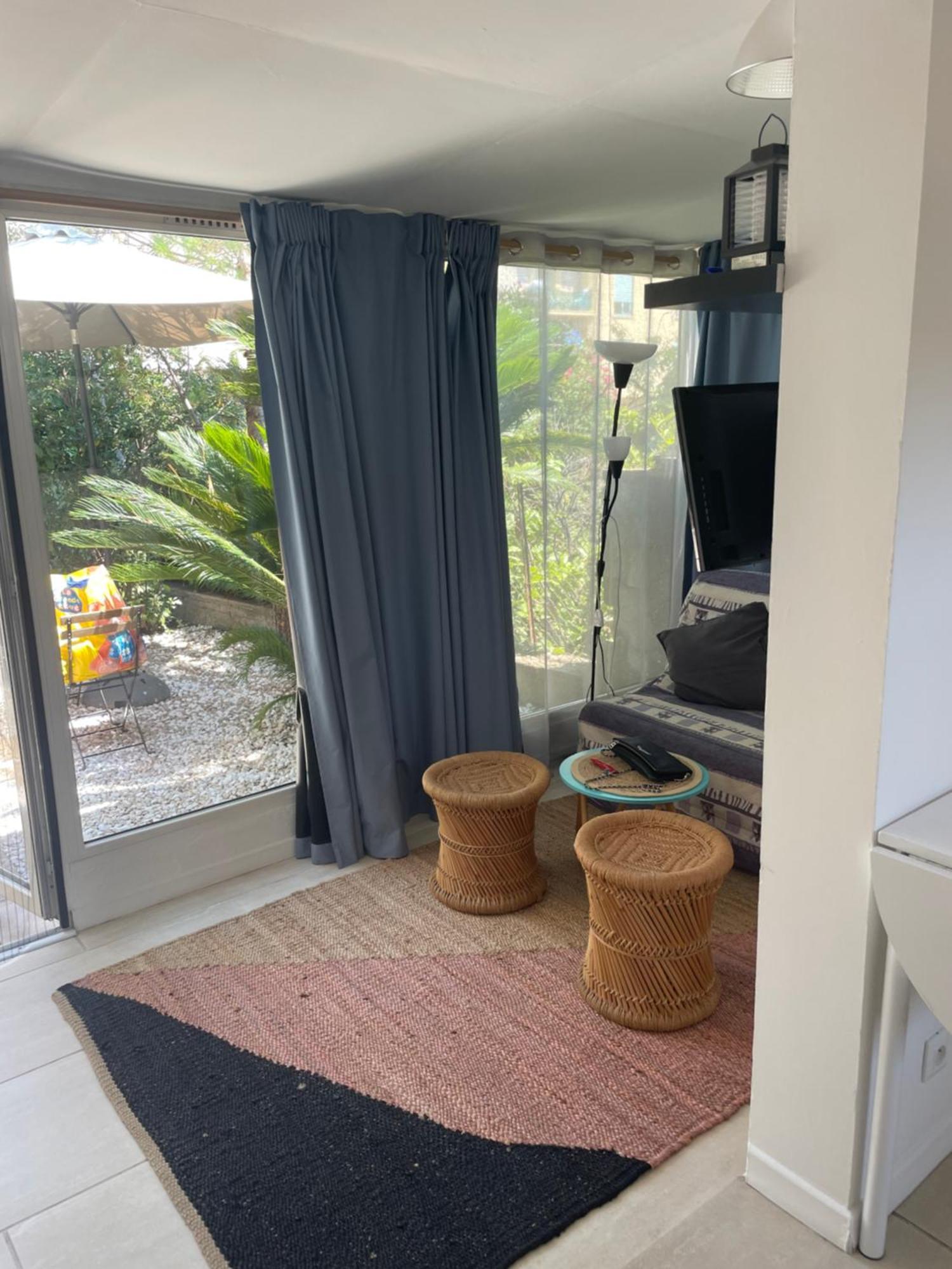 Cozy House With Parking And Garden Apartment