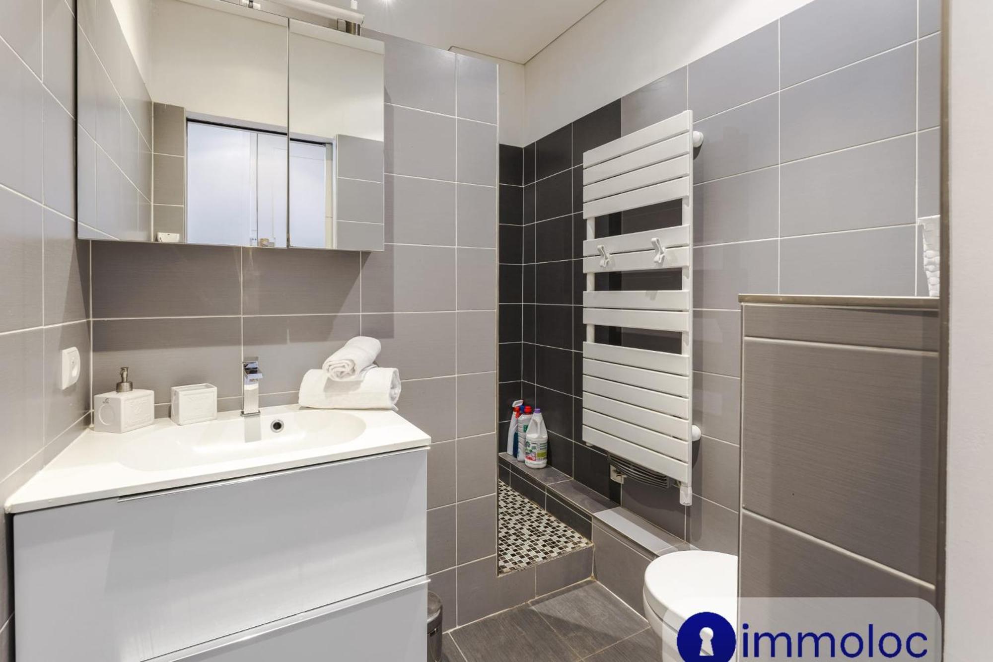 Apartment In The Liberation District *