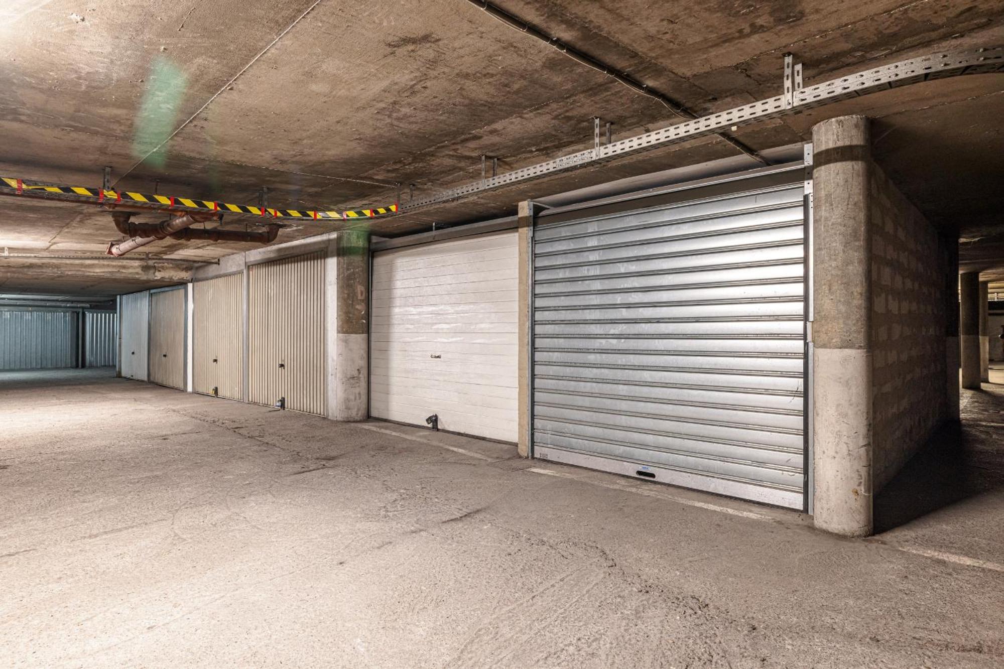 Large 2 Bdr Close To The Balcony & Garage *